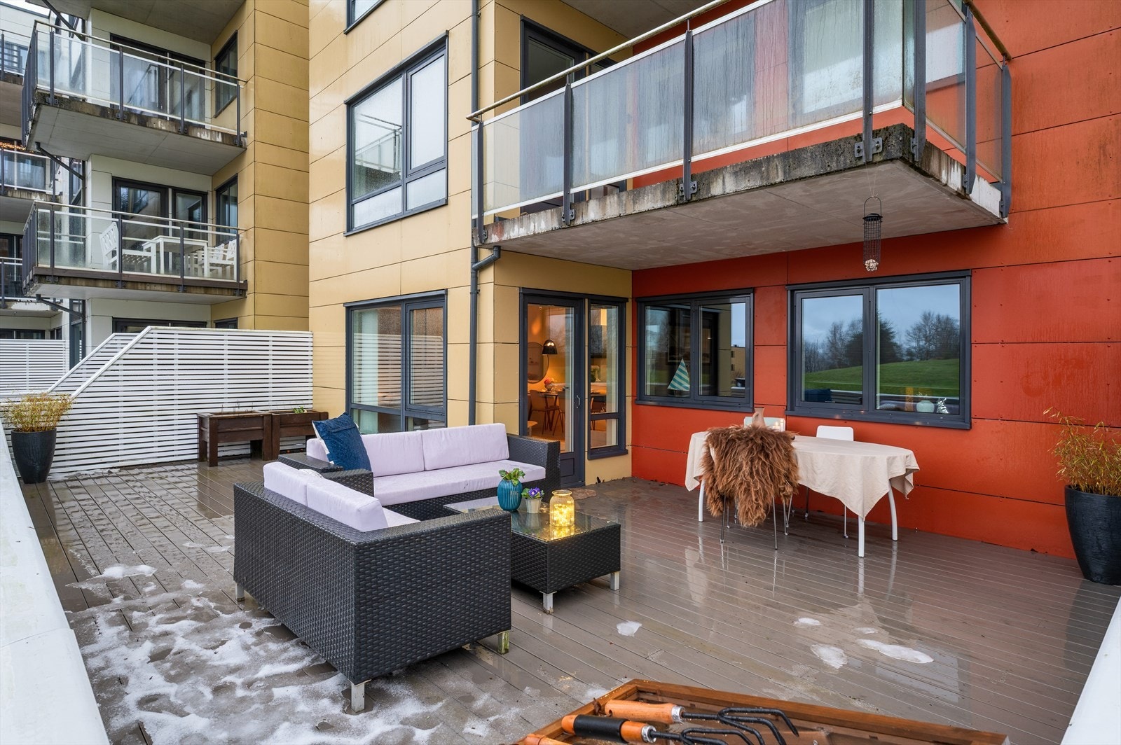 Fra stuen er det utgang til en herlig terrasse! Galleribilde