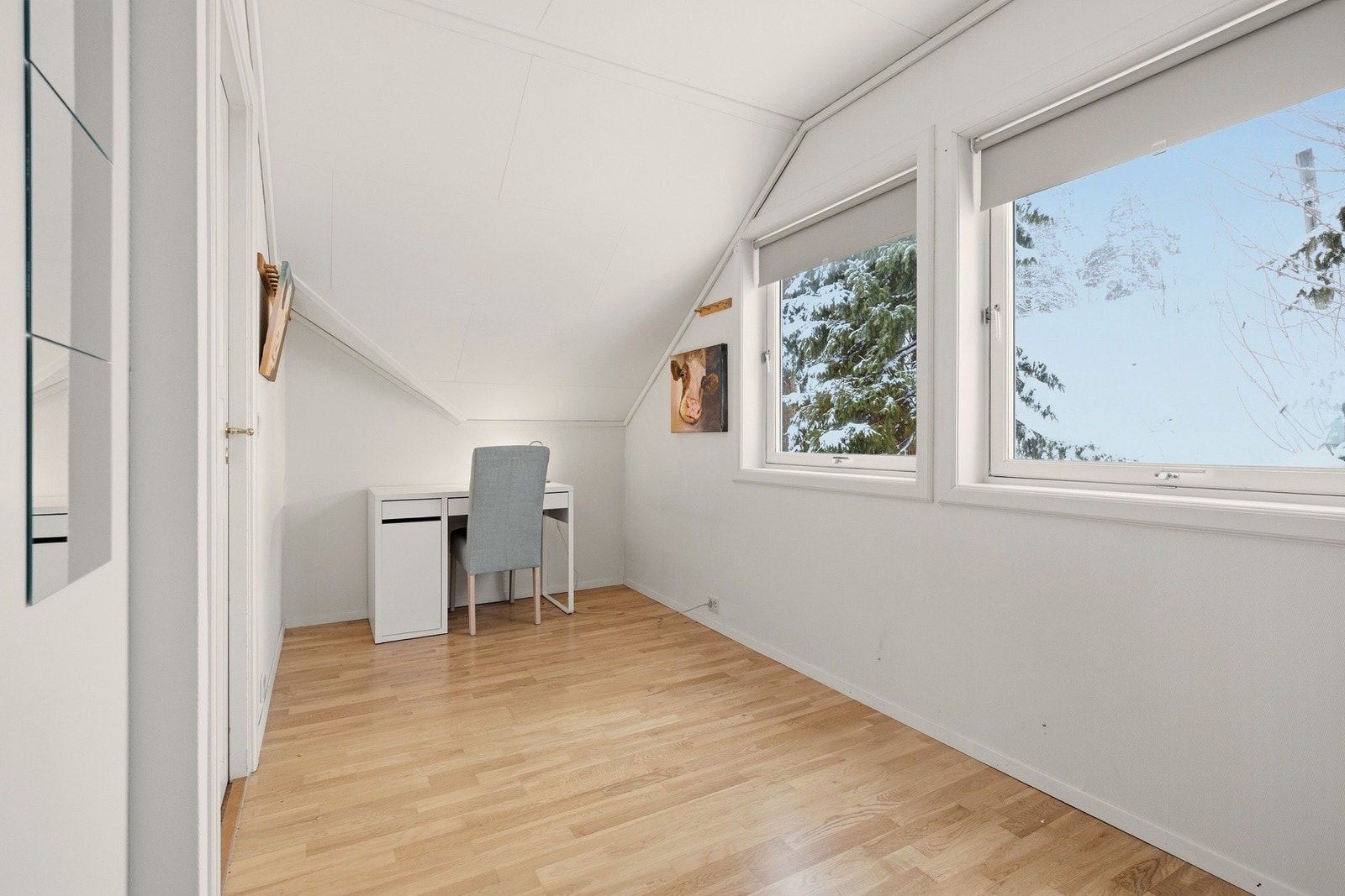 Soverommene i 2. et har utgang til samme gang som knytter de godt sammen, og enkel tilgang til bad i gangen. Galleribilde