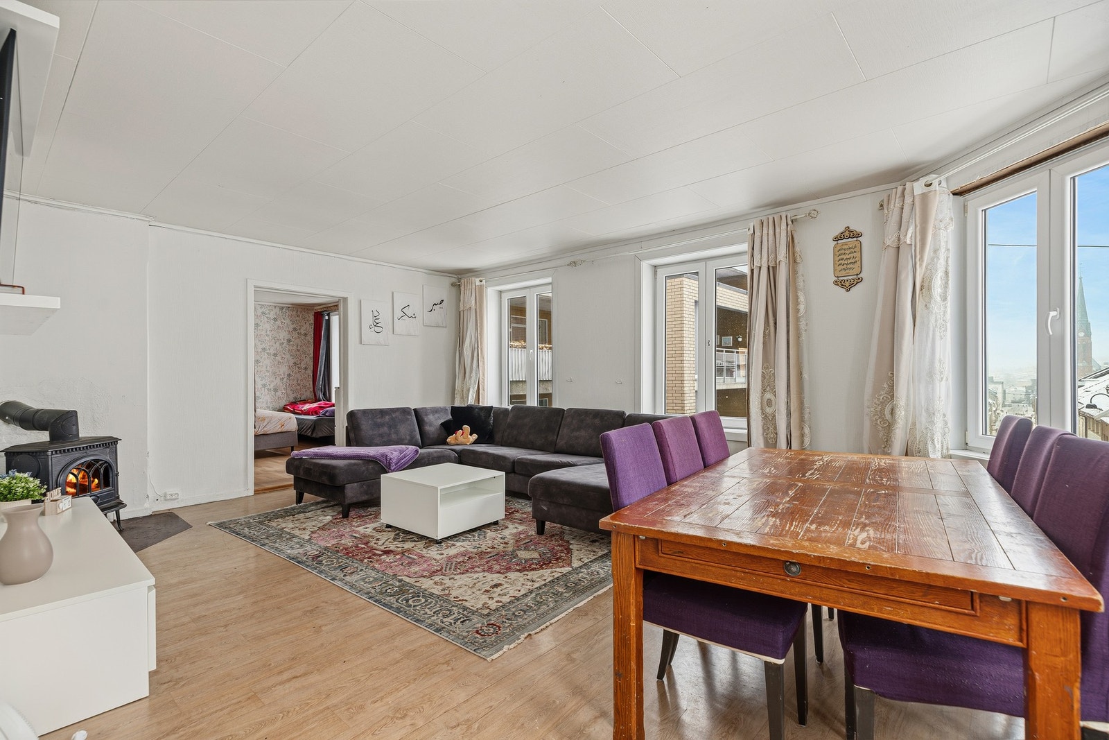 I denne leiligheten er det fire soverom, i dag utleid for kr 9.279,- pr mnd. Galleribilde