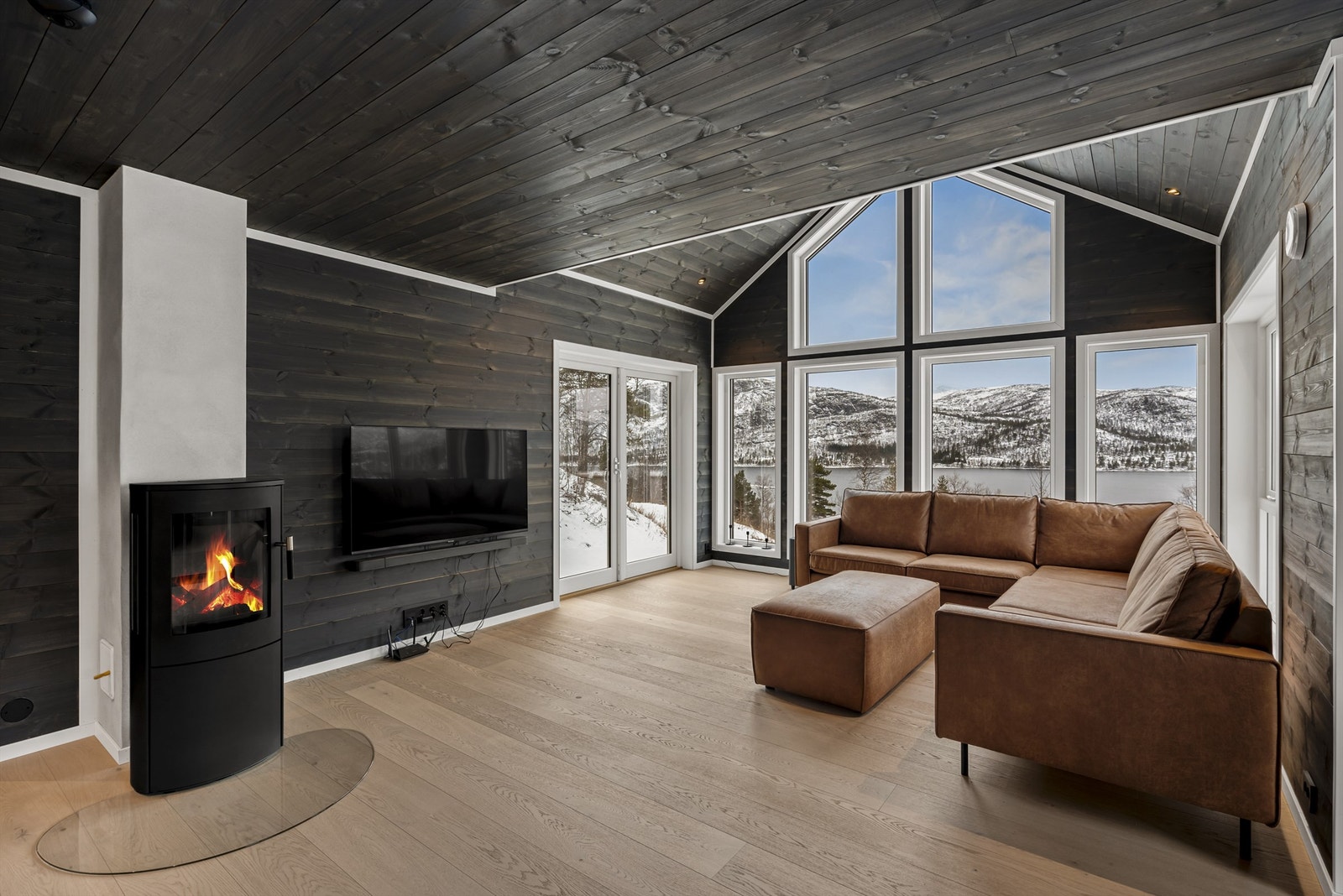 Praktisk og koselig med vedfyring Galleribilde