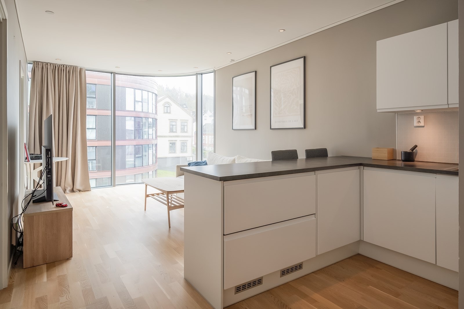 Kjøkkenet holder en gjennomgående pen standard og har fått TG 1 av takstmann. Galleribilde