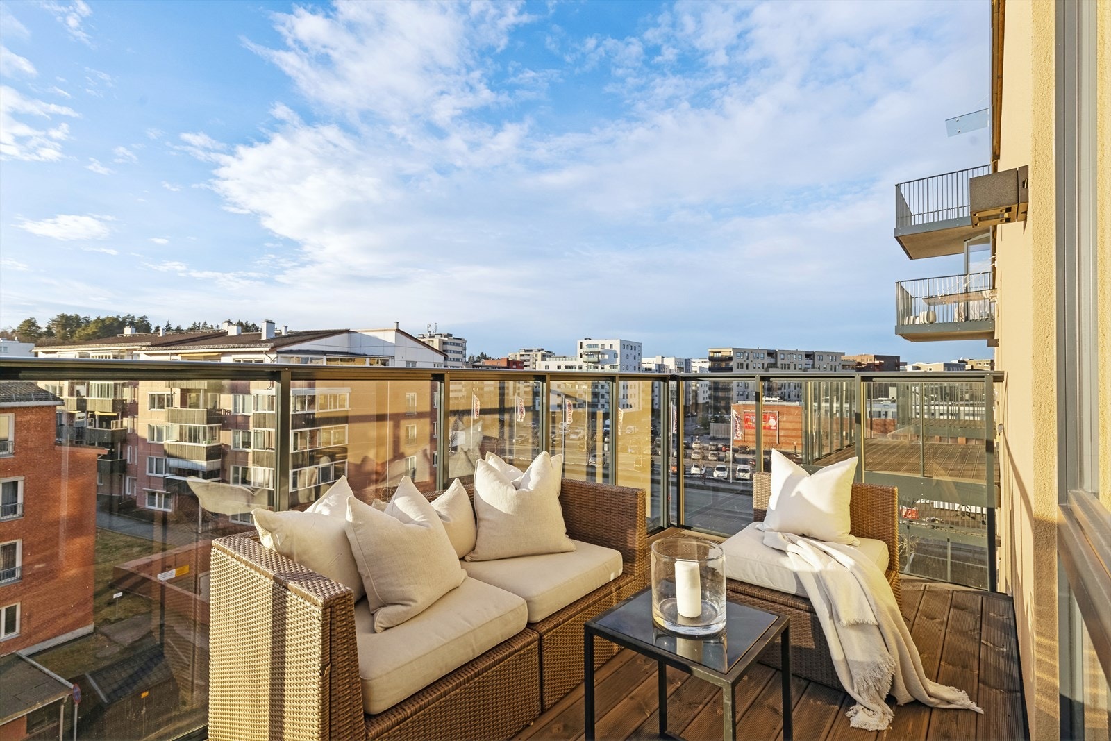 Fra stue/kjøkken er det utgang til vestvendt balkong på 9 kvm. Galleribilde