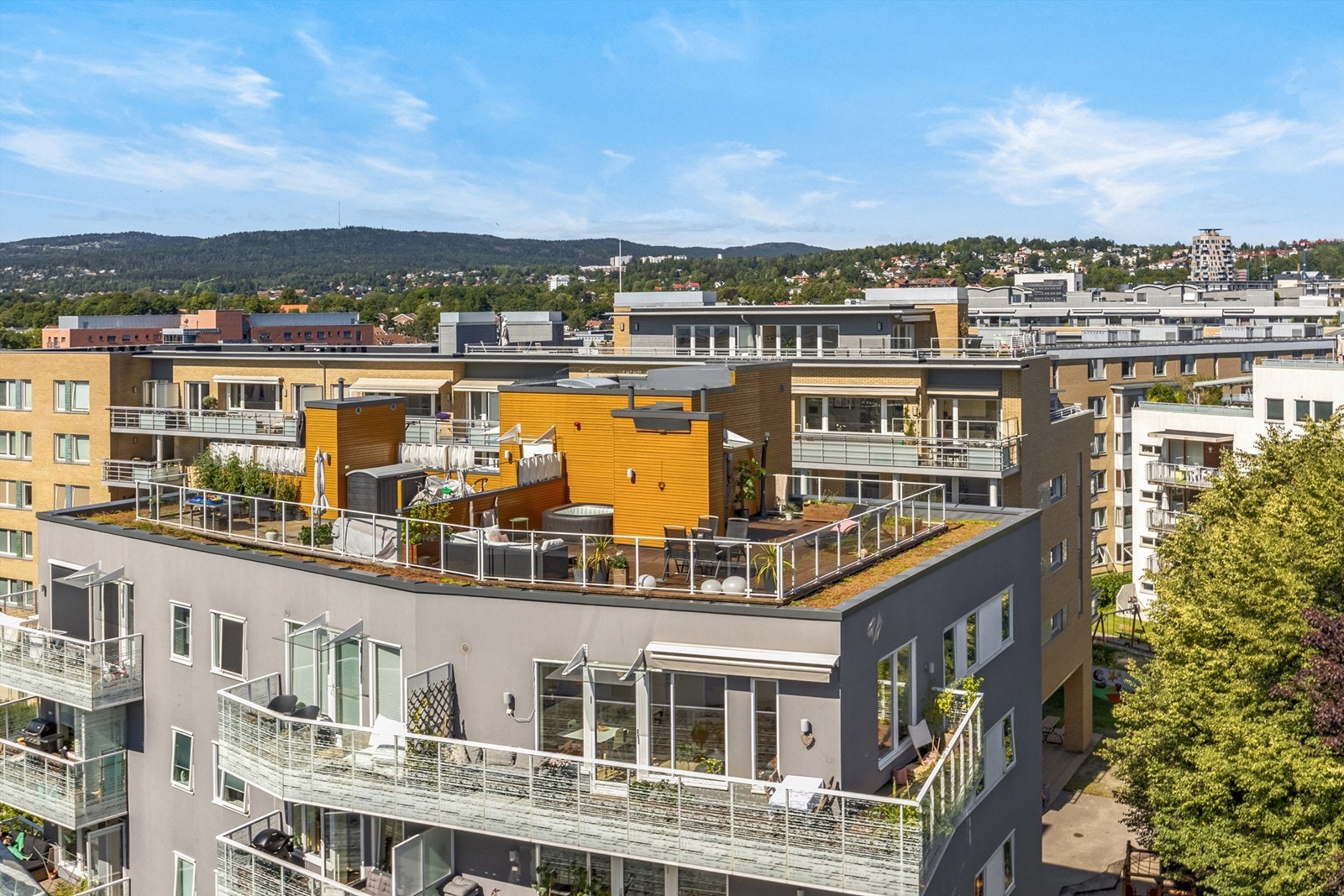 Takterrassen og balkongen på dagtid. Galleribilde