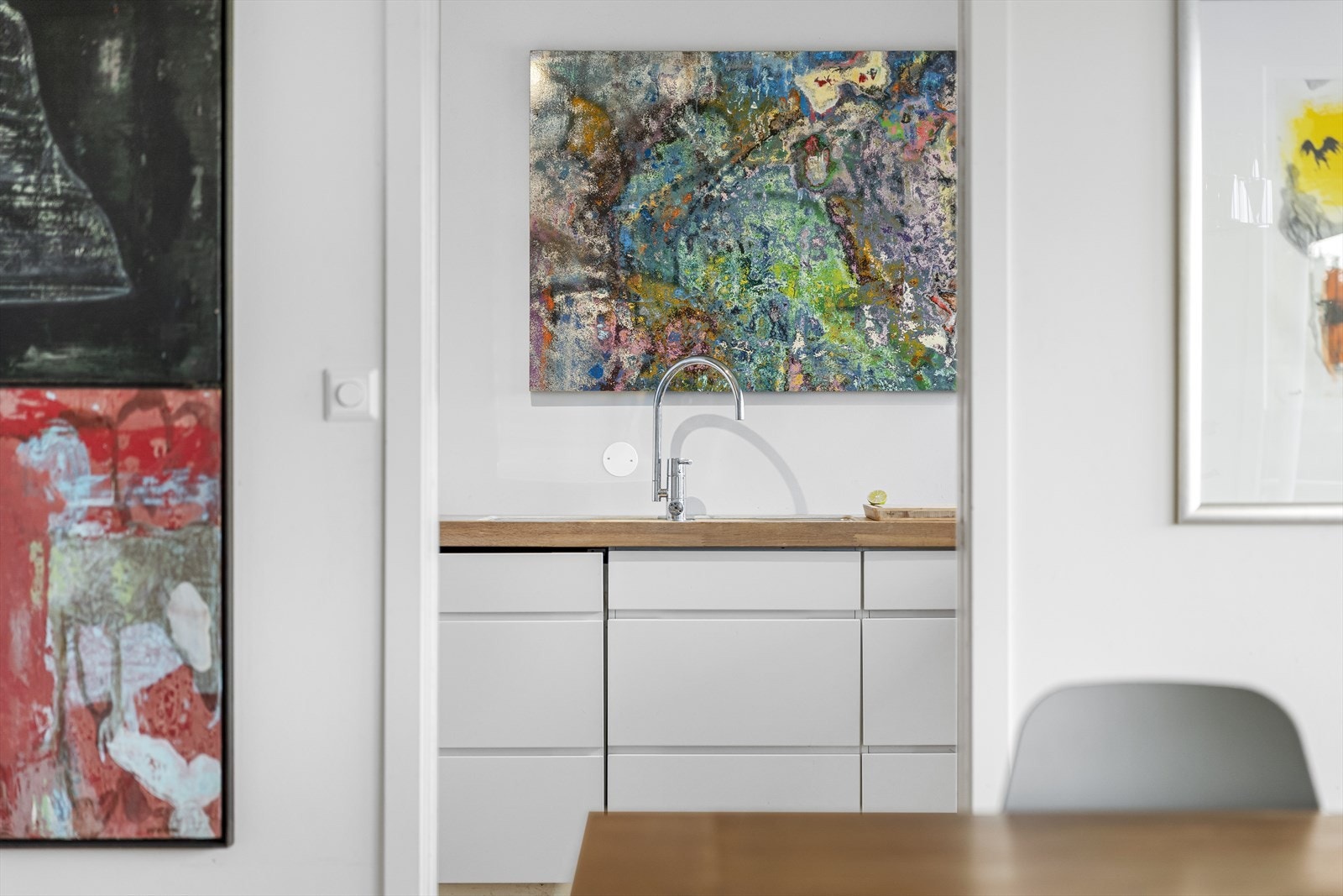 Dels åpen løsning mot kjøkken. Galleribilde