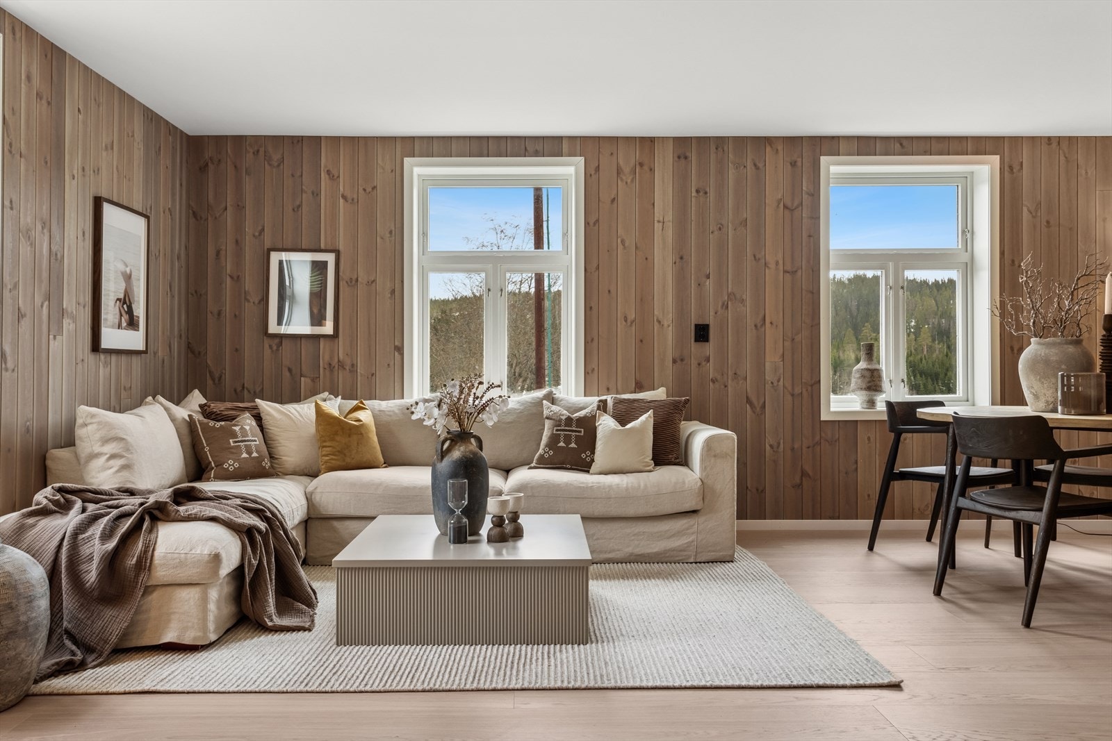 Boligen er pusset opp i et moderne uttrykk, samtidig som det er skapt en lun og behagelig atmosfære. Galleribilde