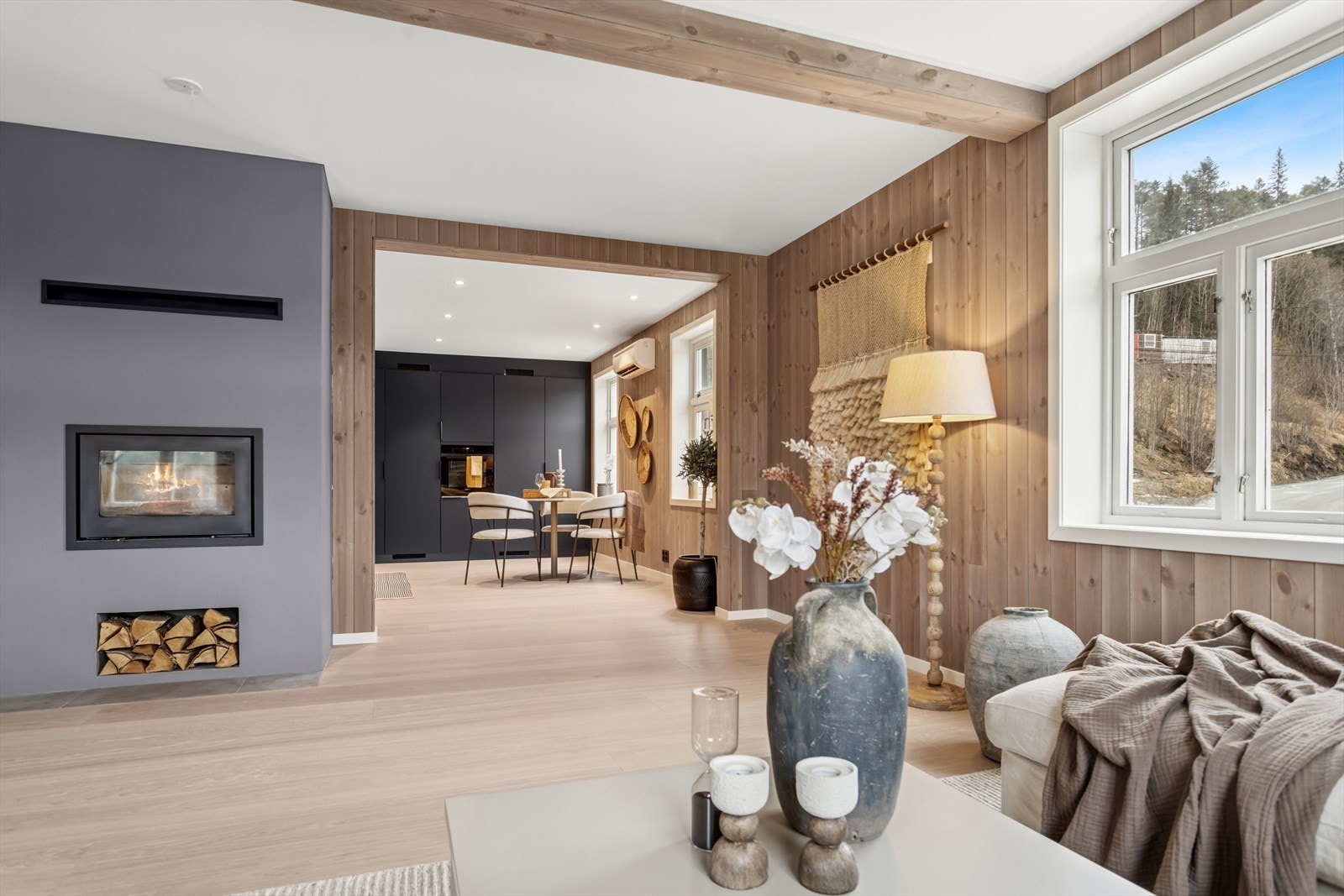 Bolighuset er betydelig oppusset i 2024, hvor bl.a. overflater er pusset opp i form av gulv, vegger og tak, samt elektrisk anlegg. Galleribilde