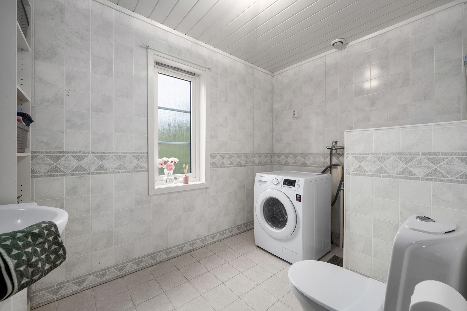 Bad/ vaskerom i 1. etasje. Galleribilde