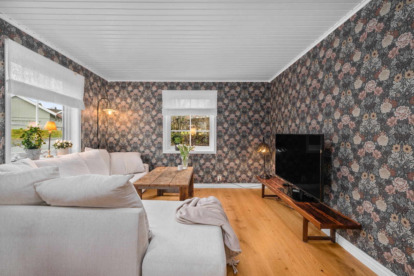 Huset har en effektiv varmepumpe fra 2023. Galleribilde