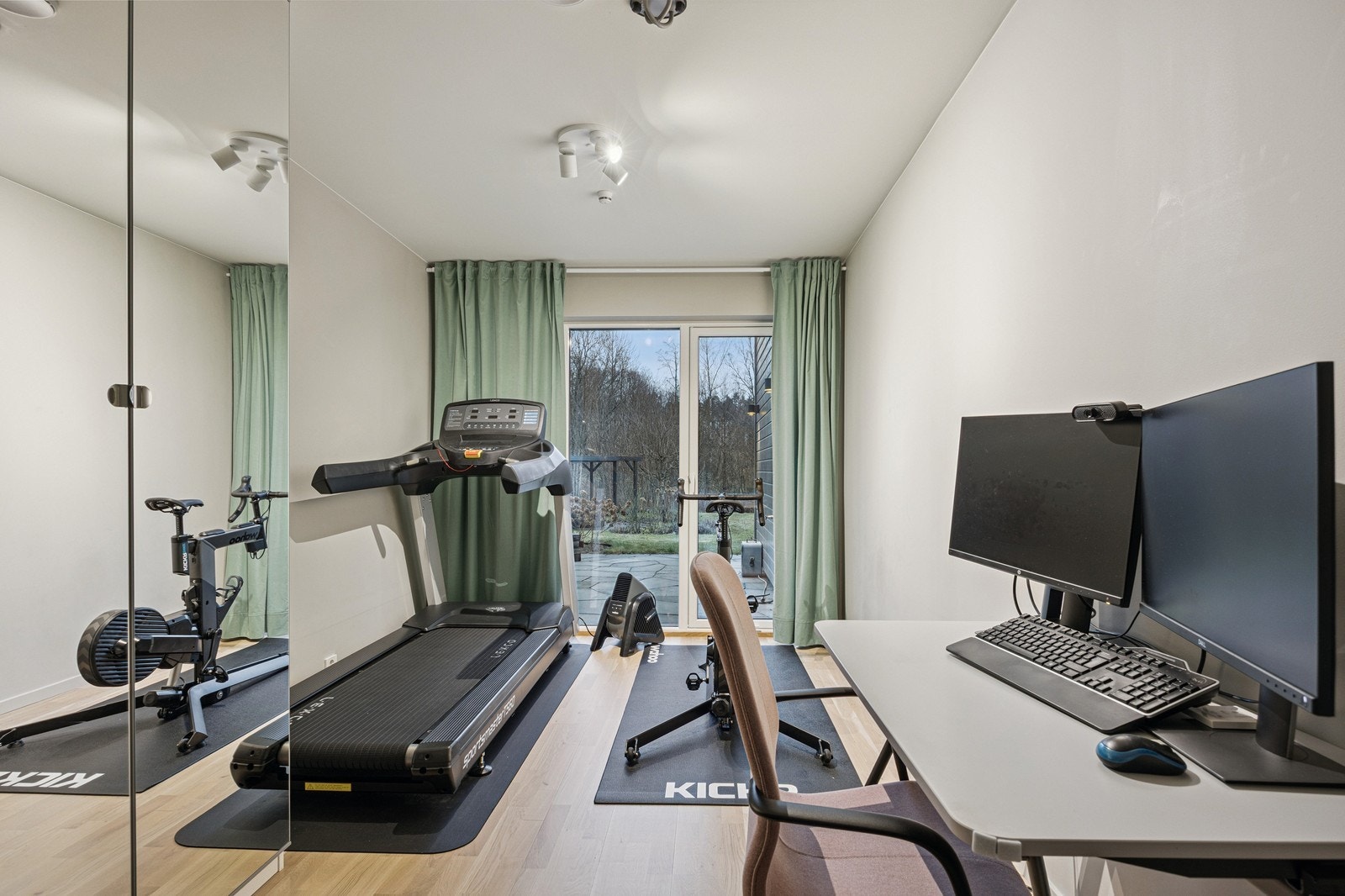 Soverom 4 er i dag innredet som treningsrom. Dette kan medfølge dersom ønskelig. Galleribilde