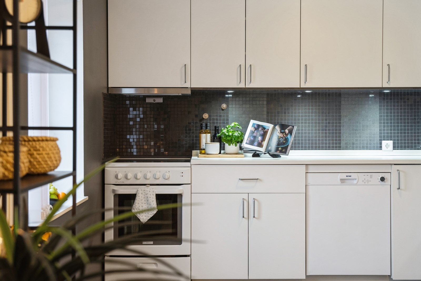 Kjøkkenventilator med avtrekk ut. Galleribilde