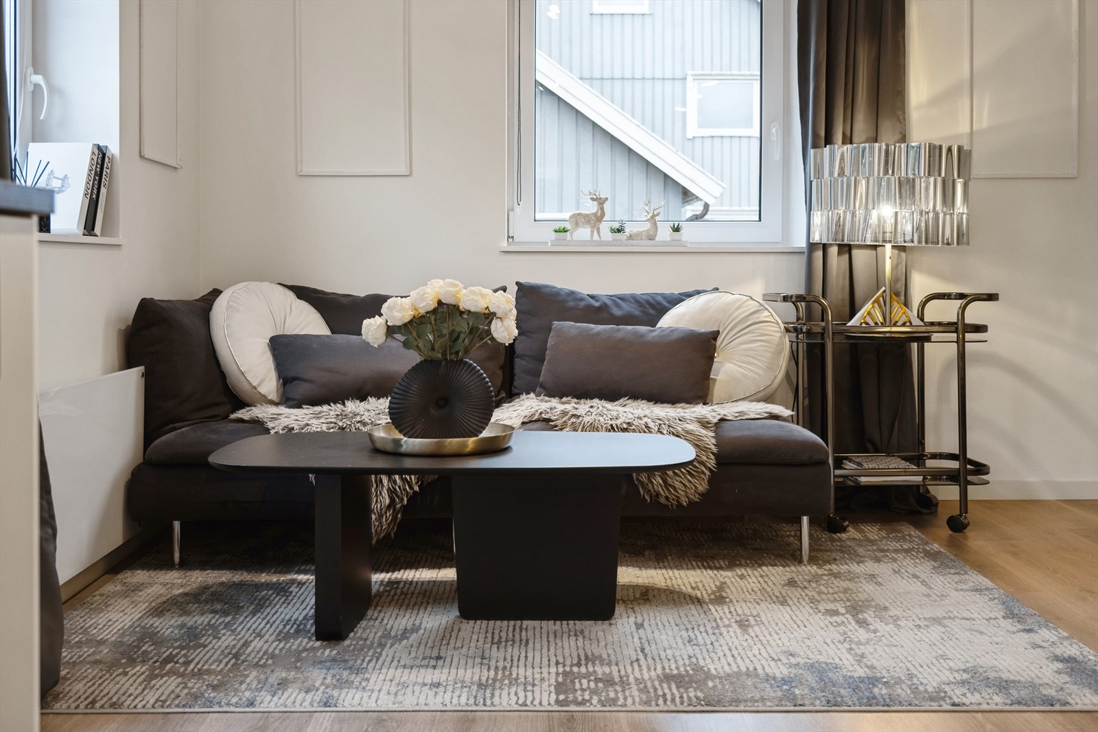 Alle vinduer i 1. og 2. etasje samt balkongdør i 1. etasje er fra 2016. Galleribilde