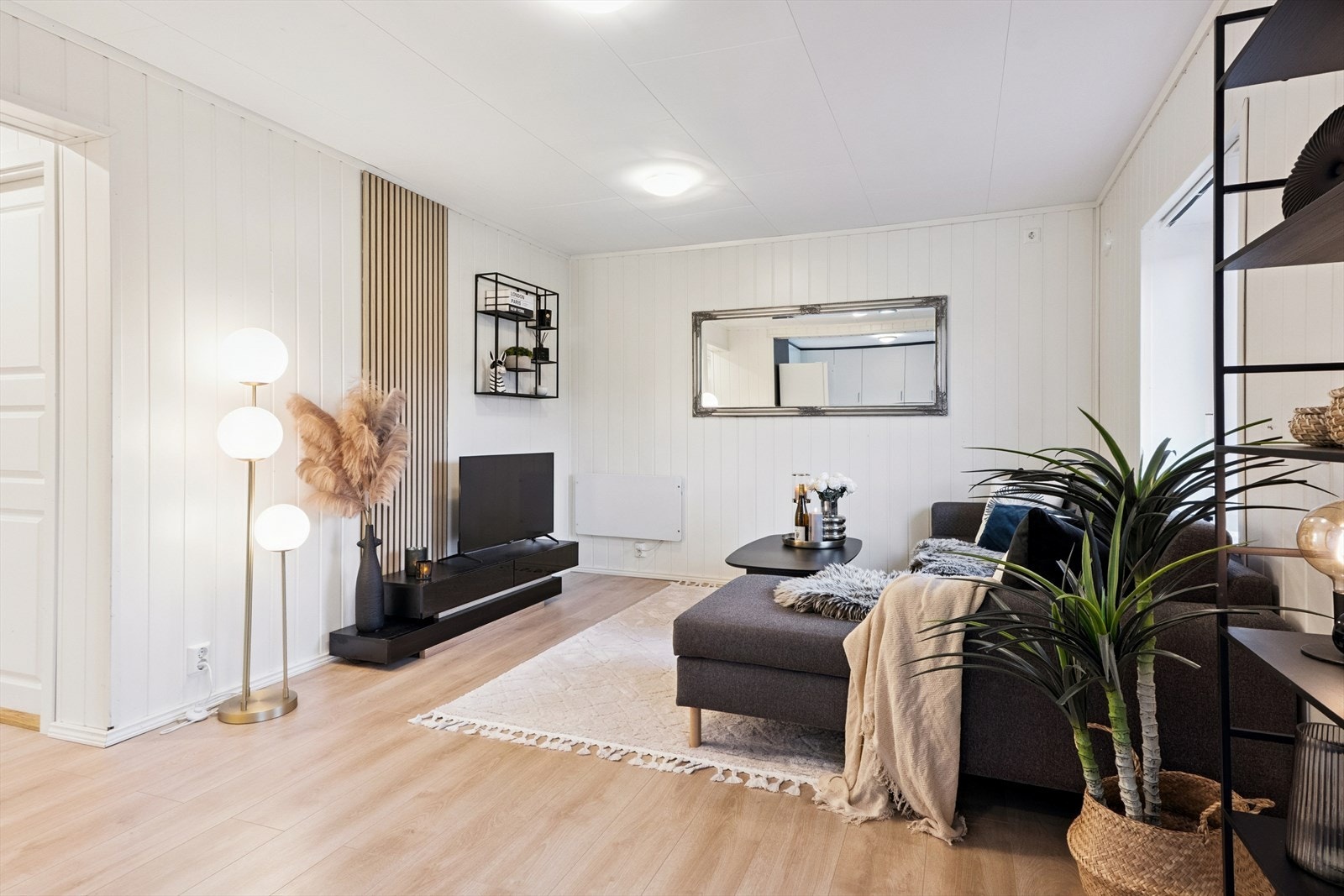 Her er det god plass til sofagruppe med tilhørende møblement. Galleribilde