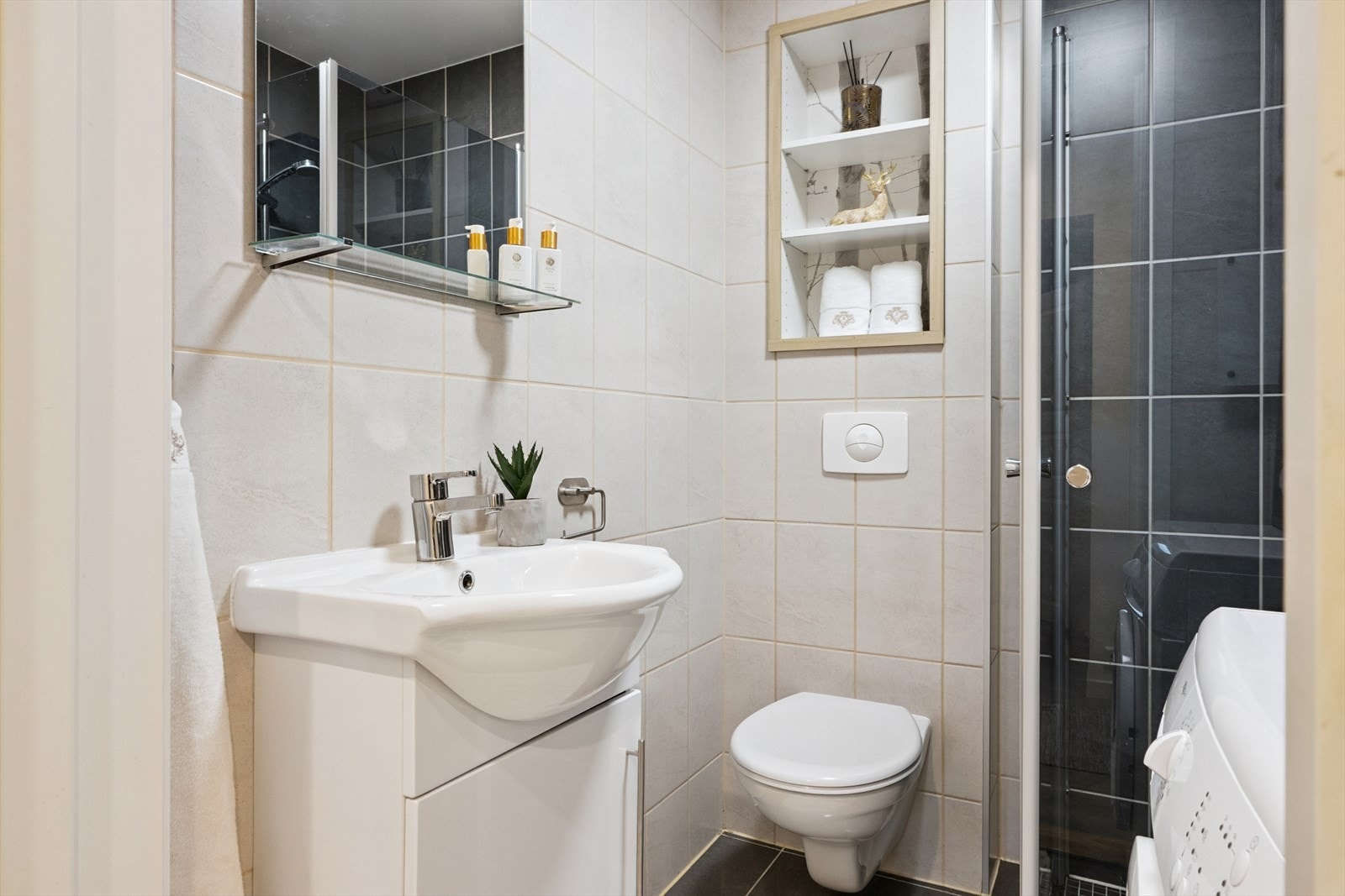 Badet ble modernisert i 2015 med blant annet ny innredning, toalett og dusjhjørne. Galleribilde