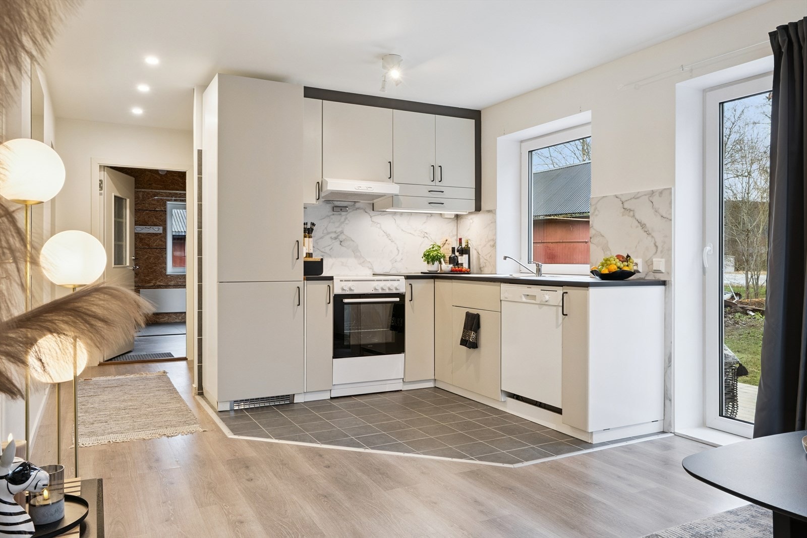 Frontene ble malt i 2025. Det ble også byttet ny benkeplate. Galleribilde