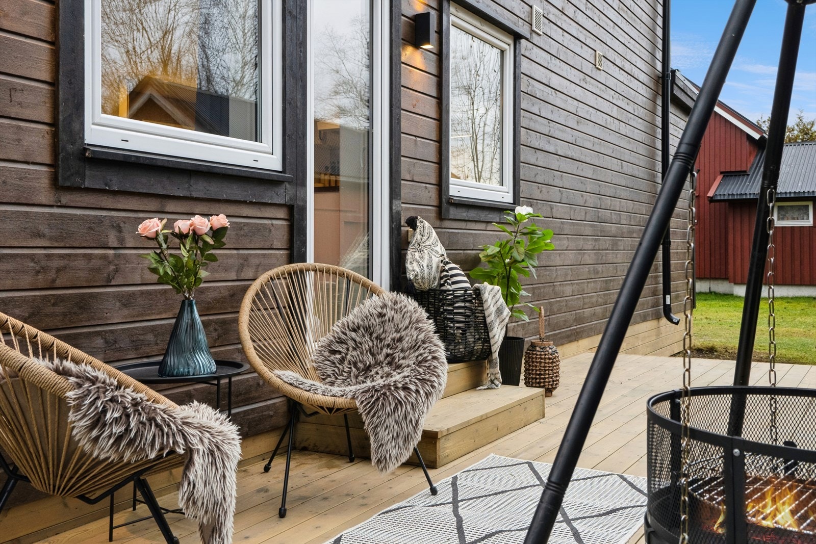 I sammenheng med utskifting av vinduer i 2016 ble boligen både etterisolert og skiftet kledning. Galleribilde