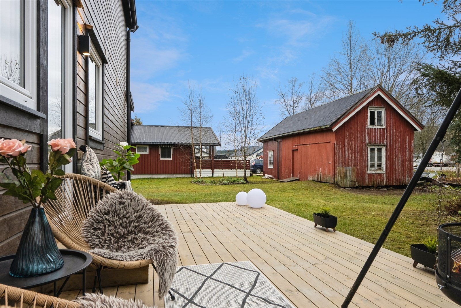 I boligens kjelleretasje er det rikelig med oppbevaringsmuligheter i 4 boder. Galleribilde