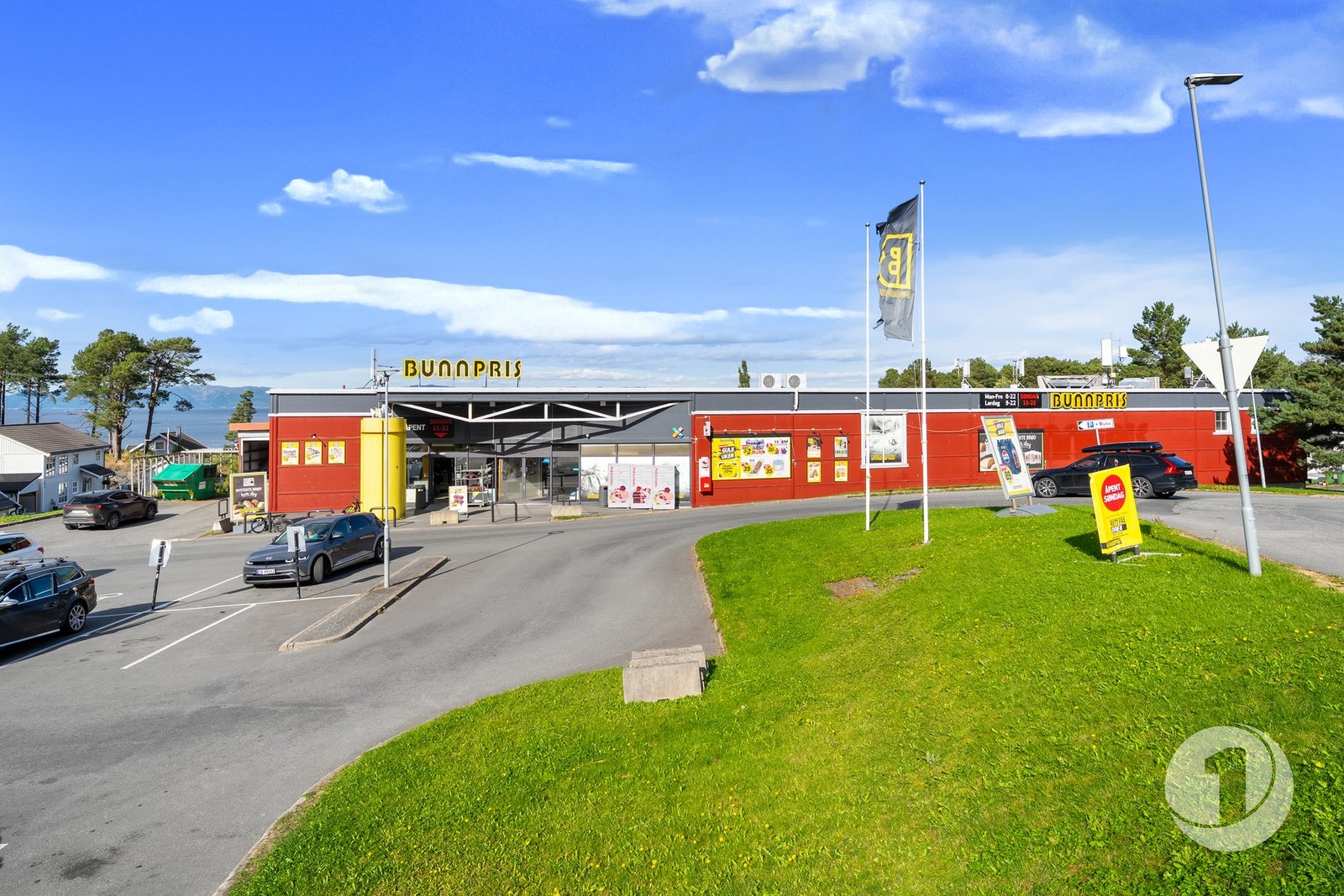 Nærbutikken Bunnspris Hundhamaren finnes innen gangavstand ca. 800 meter unna leiligheten. Galleribilde