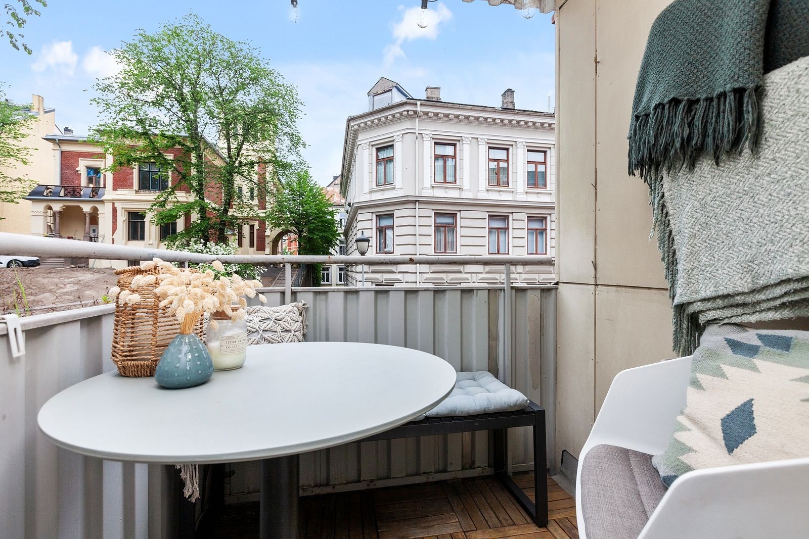 Balkong med hyggelig utsyn Galleribilde