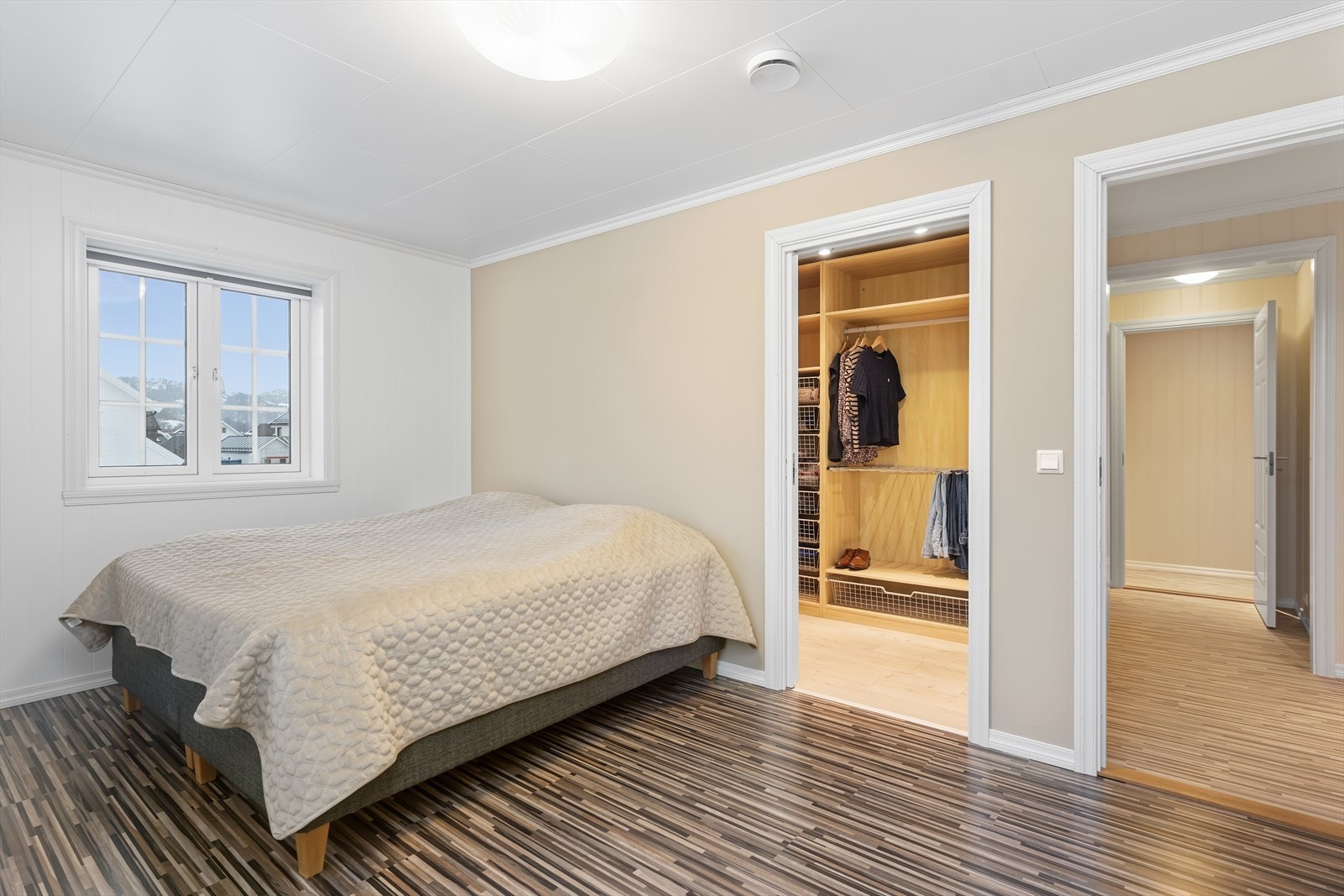 med eget klesrom Galleribilde