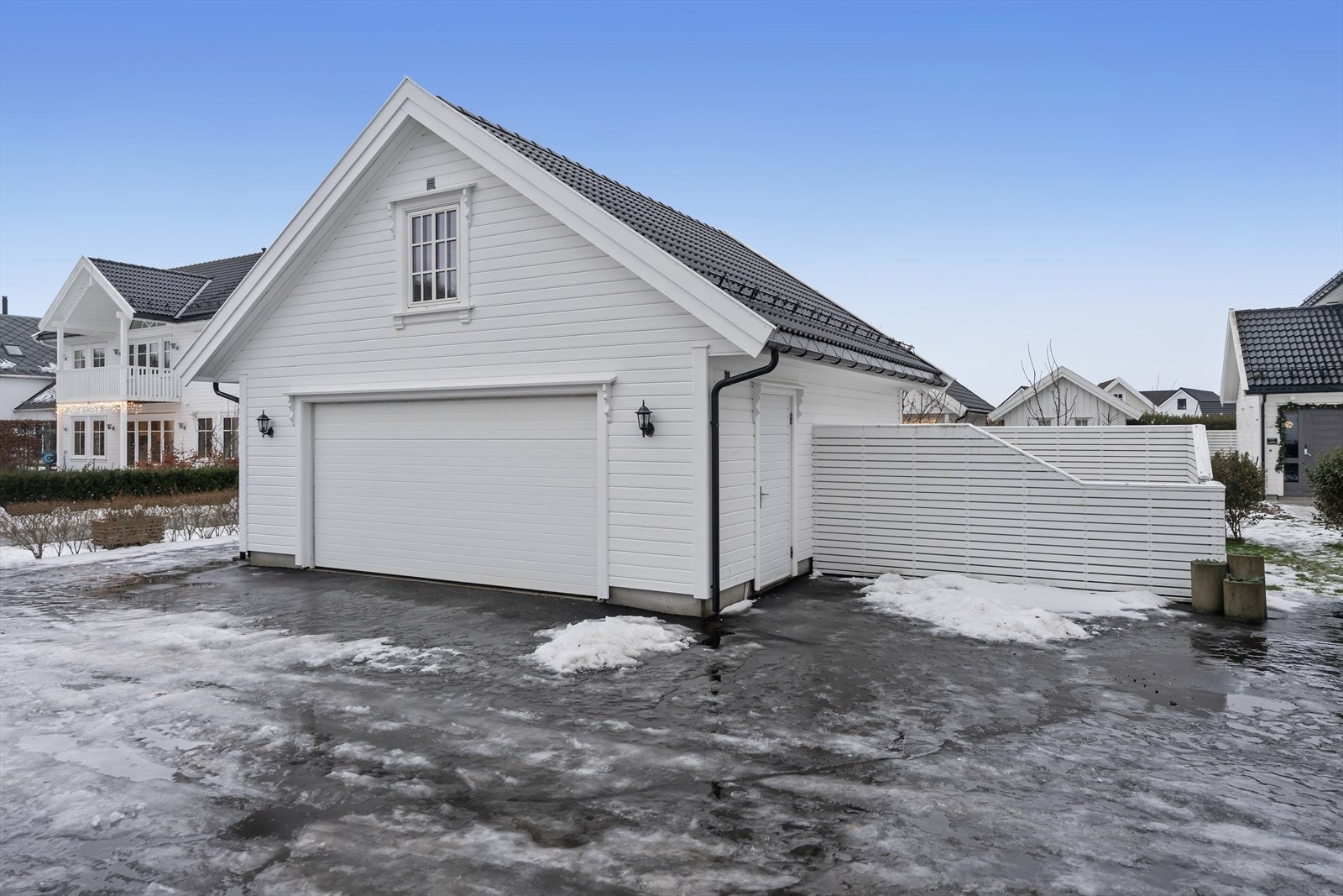 Garasje med loft Galleribilde