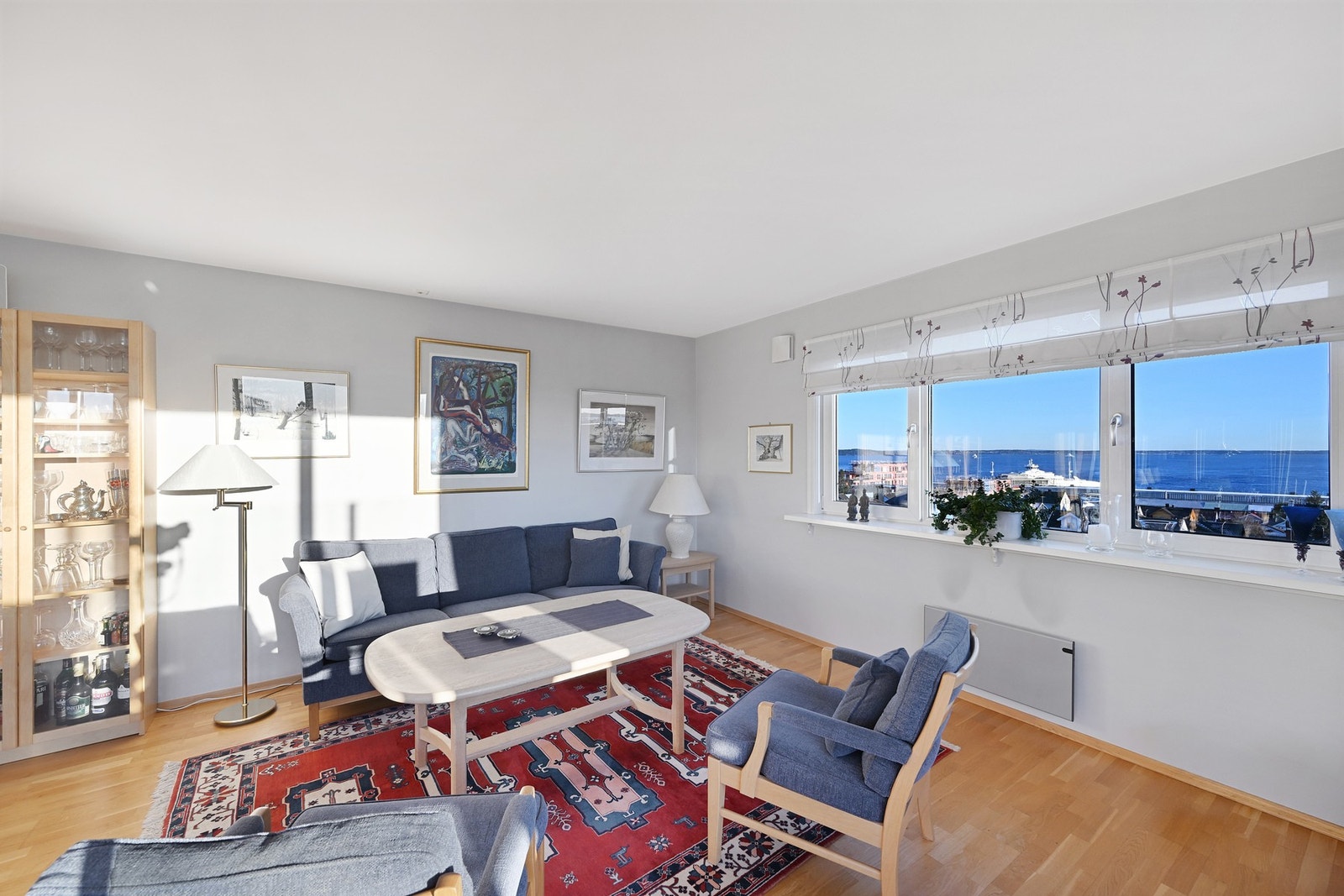 Fin fjordutsikt fra sofakroken Galleribilde