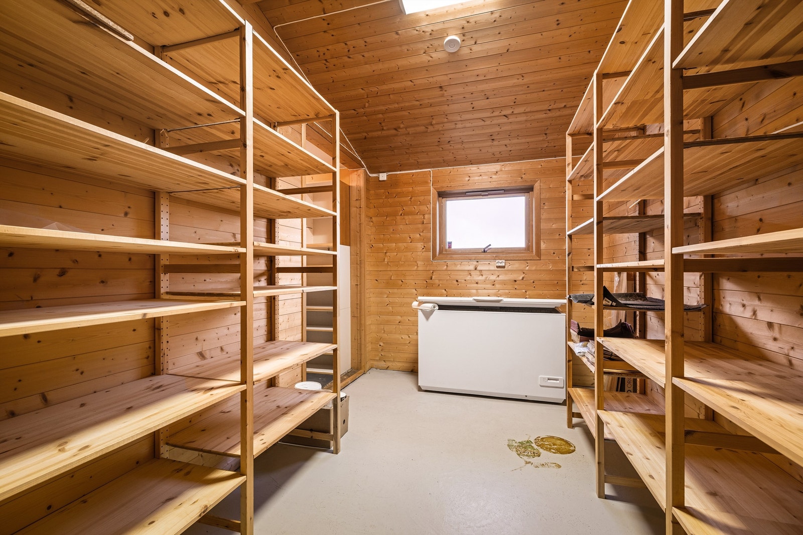 - Romslig bod på 16,5 kvm - Galleribilde