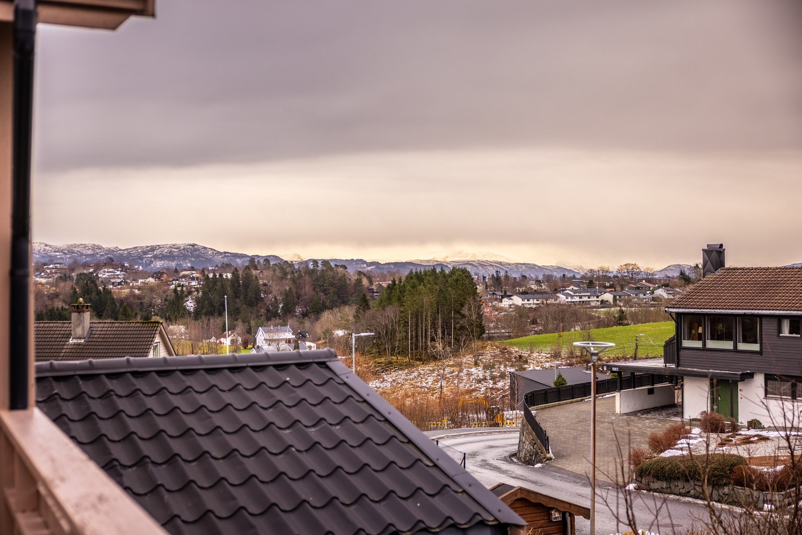 - Fin utsikt fra altanen - Galleribilde