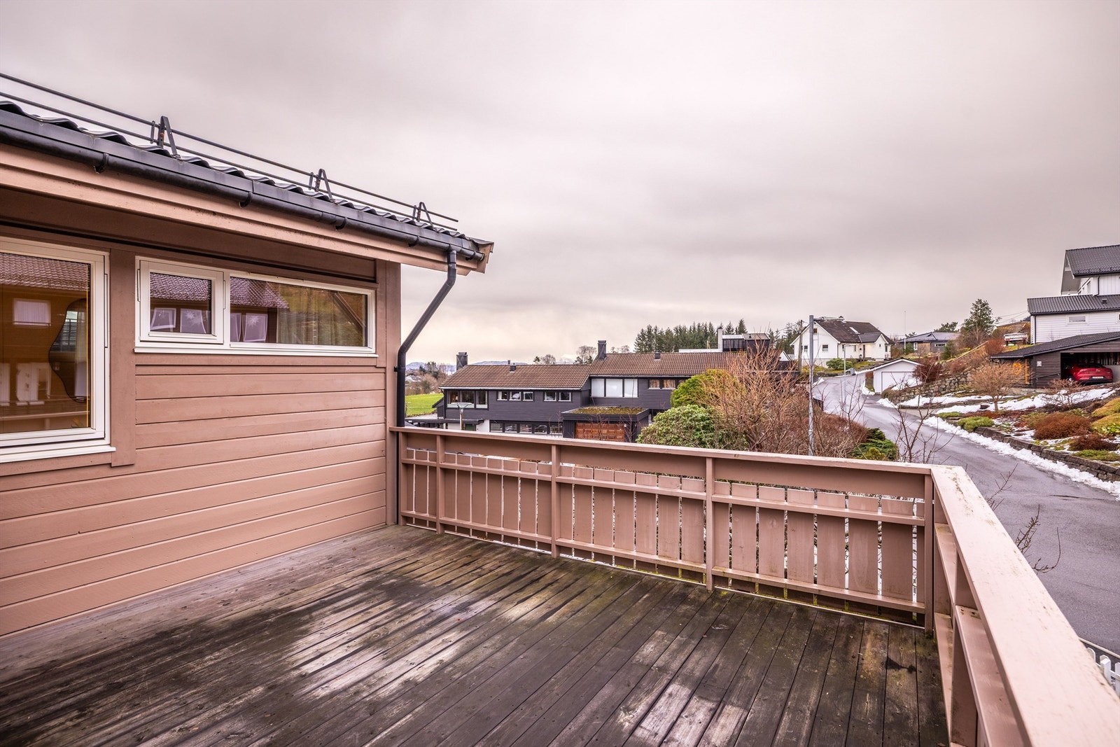 - Hjørnealtan vendt mot sør og vest - Galleribilde