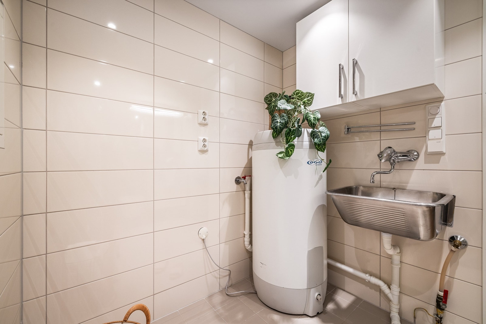 - Vaskerom med noe oppbevaringsplass - Galleribilde