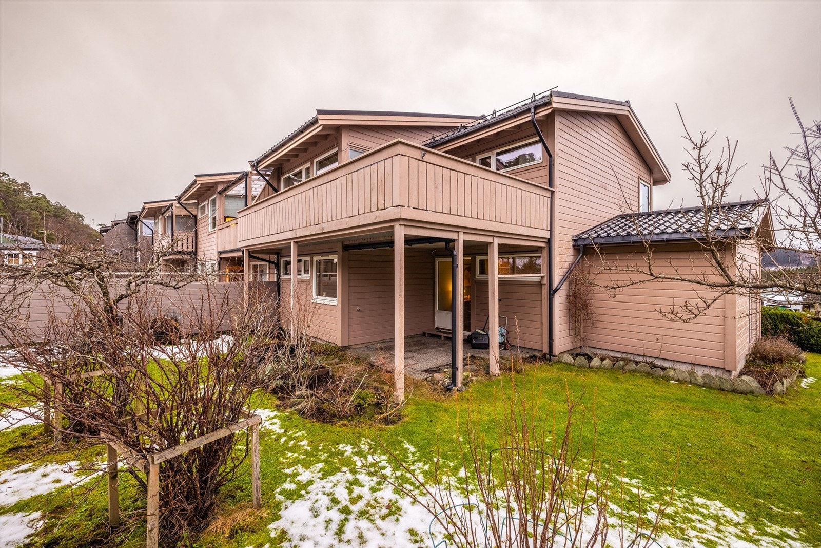 - Velkommen til et flott og velholdt enderekkehus i Øvre Varåsen 13 - Galleribilde