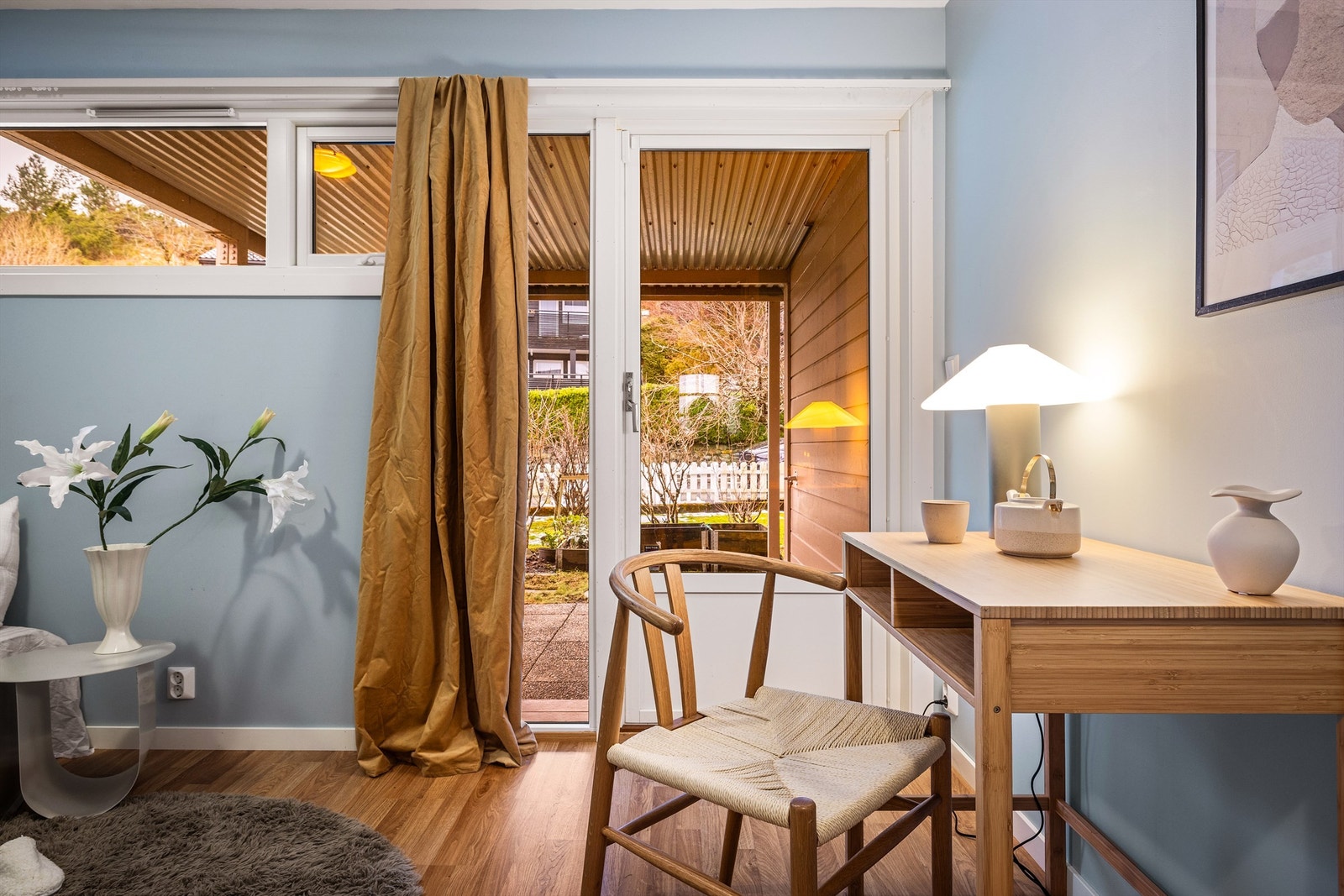 - Utgang til hagen fra det ene soverommet - Galleribilde