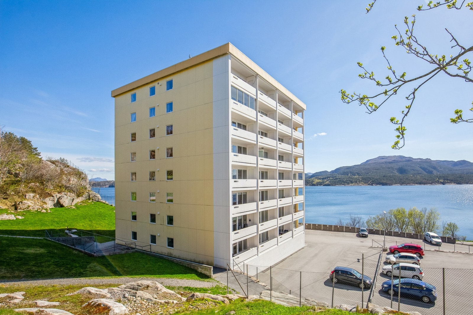 EiendomsMegler1 v/Karen Heggset Monge har gleden av å presentere Sørsundveien 37 Galleribilde