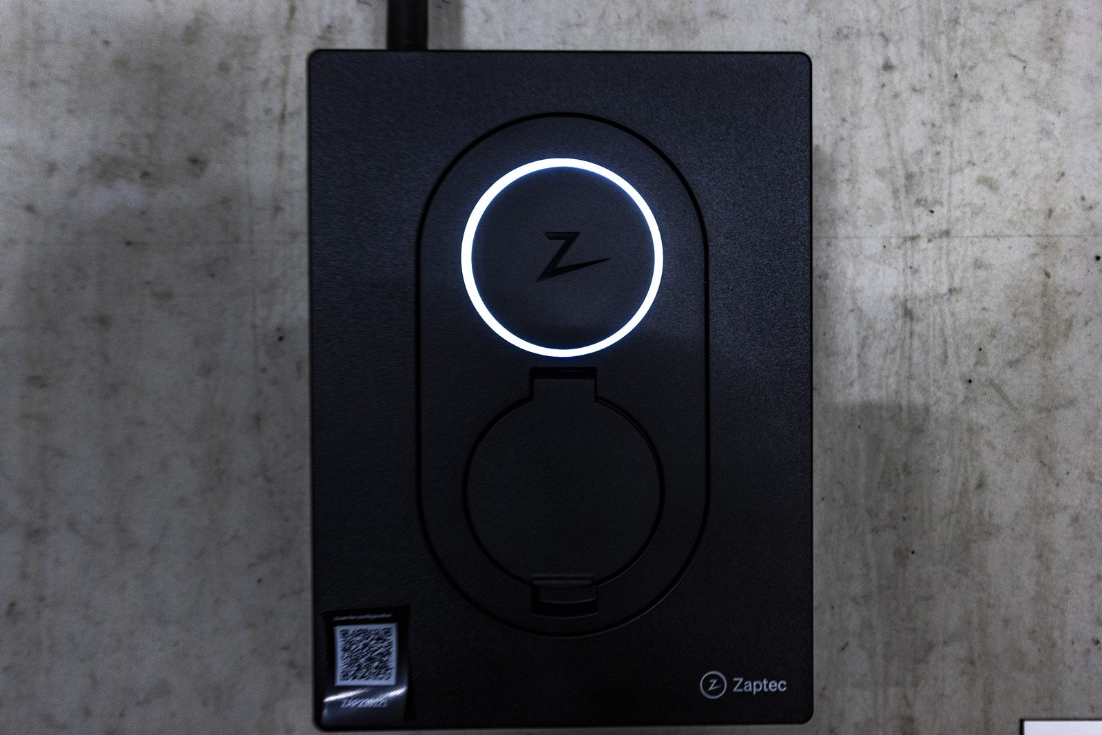 Det er montert elbil lader fra Zaptec. Galleribilde