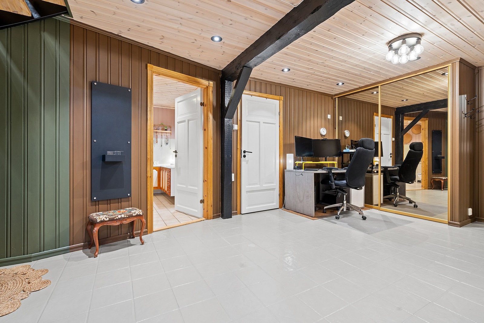 Romslig hall i 1 etg Galleribilde