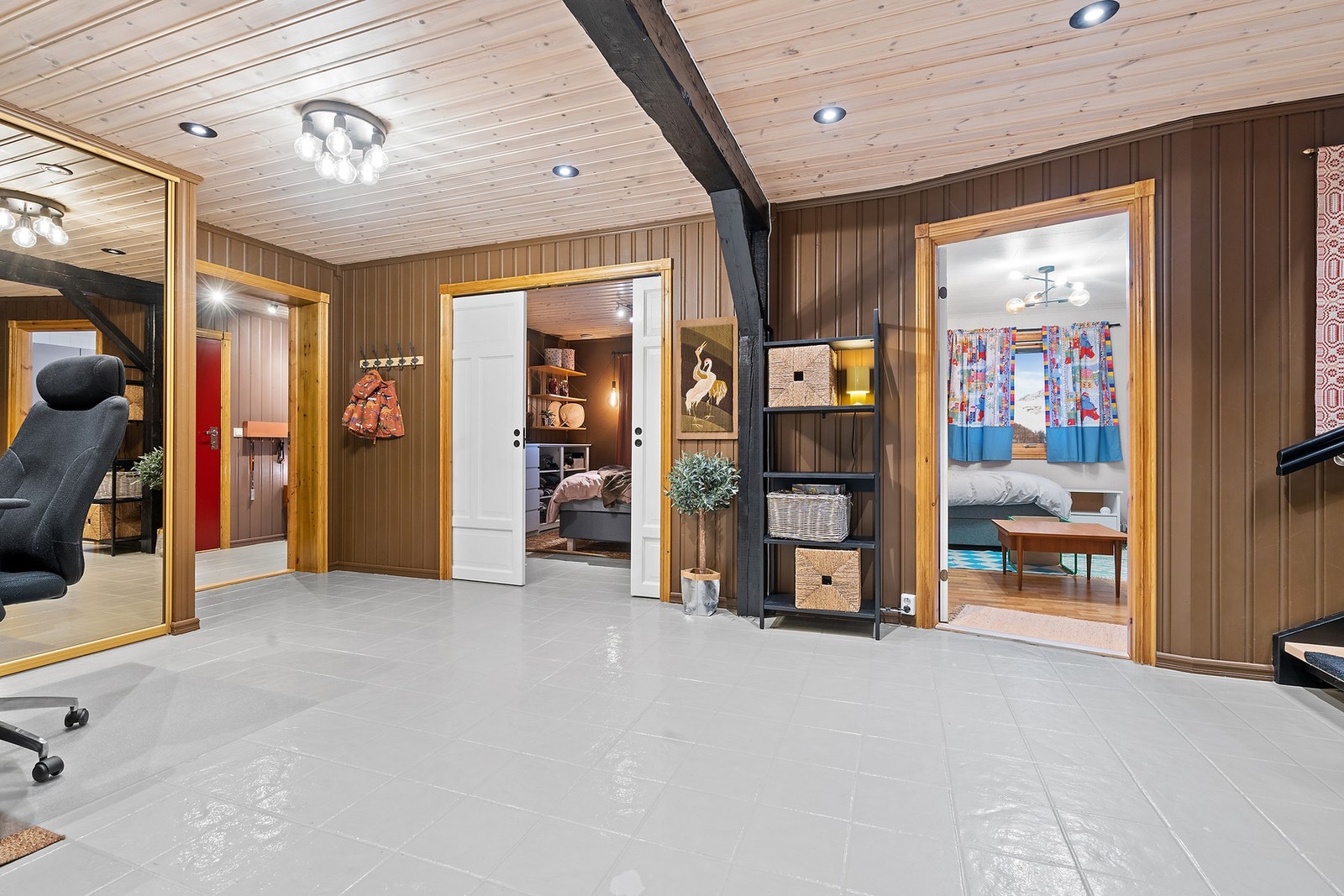 Romslig hall i 1 etg Galleribilde