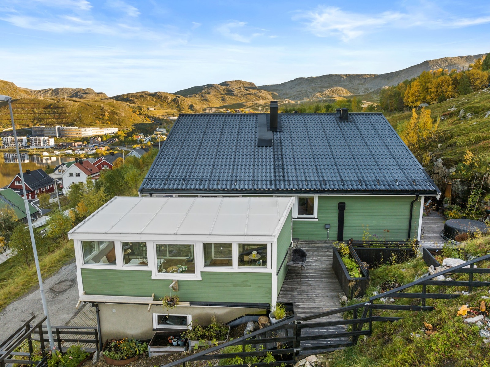 Boligen har en romslig og god hagestue Galleribilde