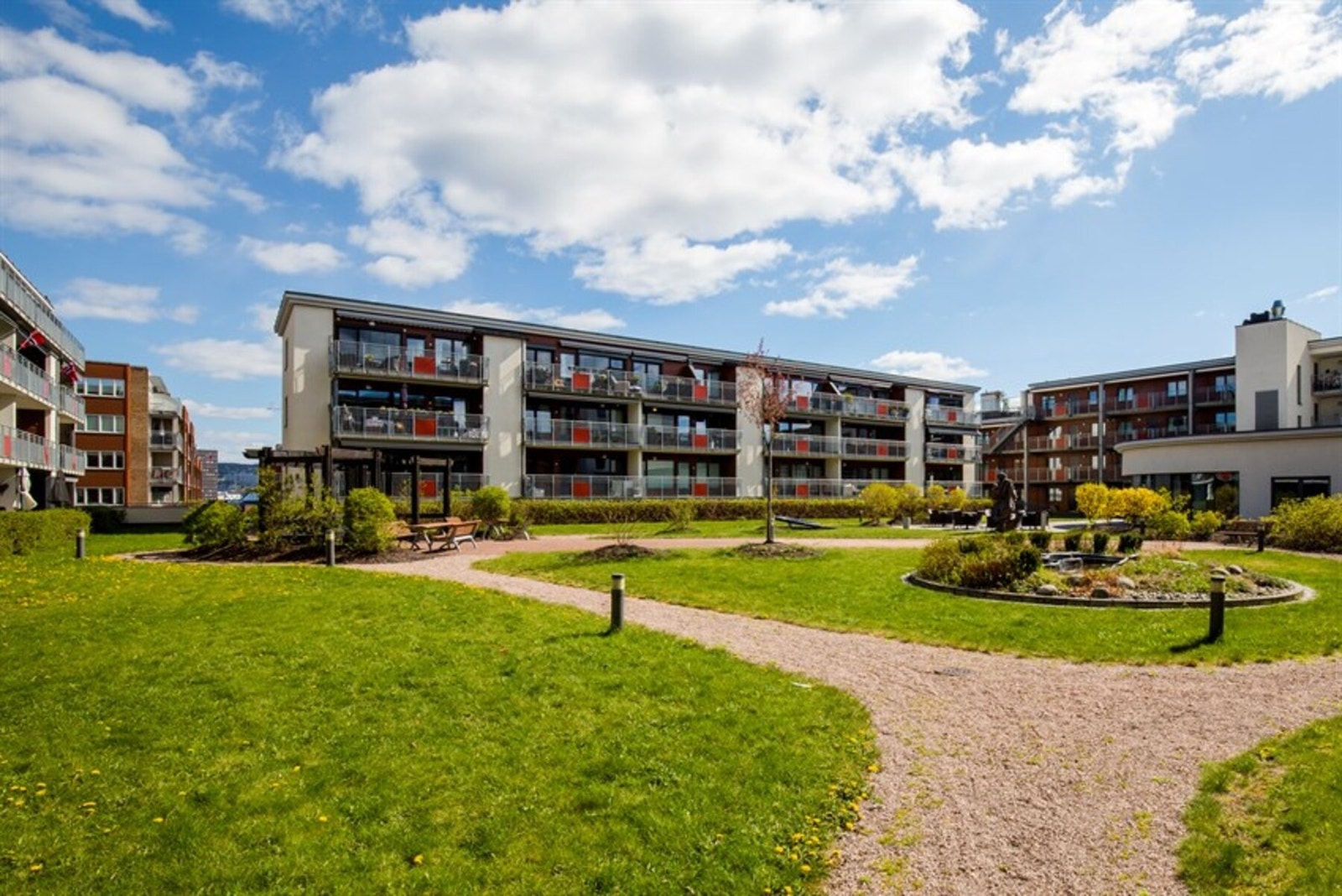 Felles, flott atrium. Galleribilde