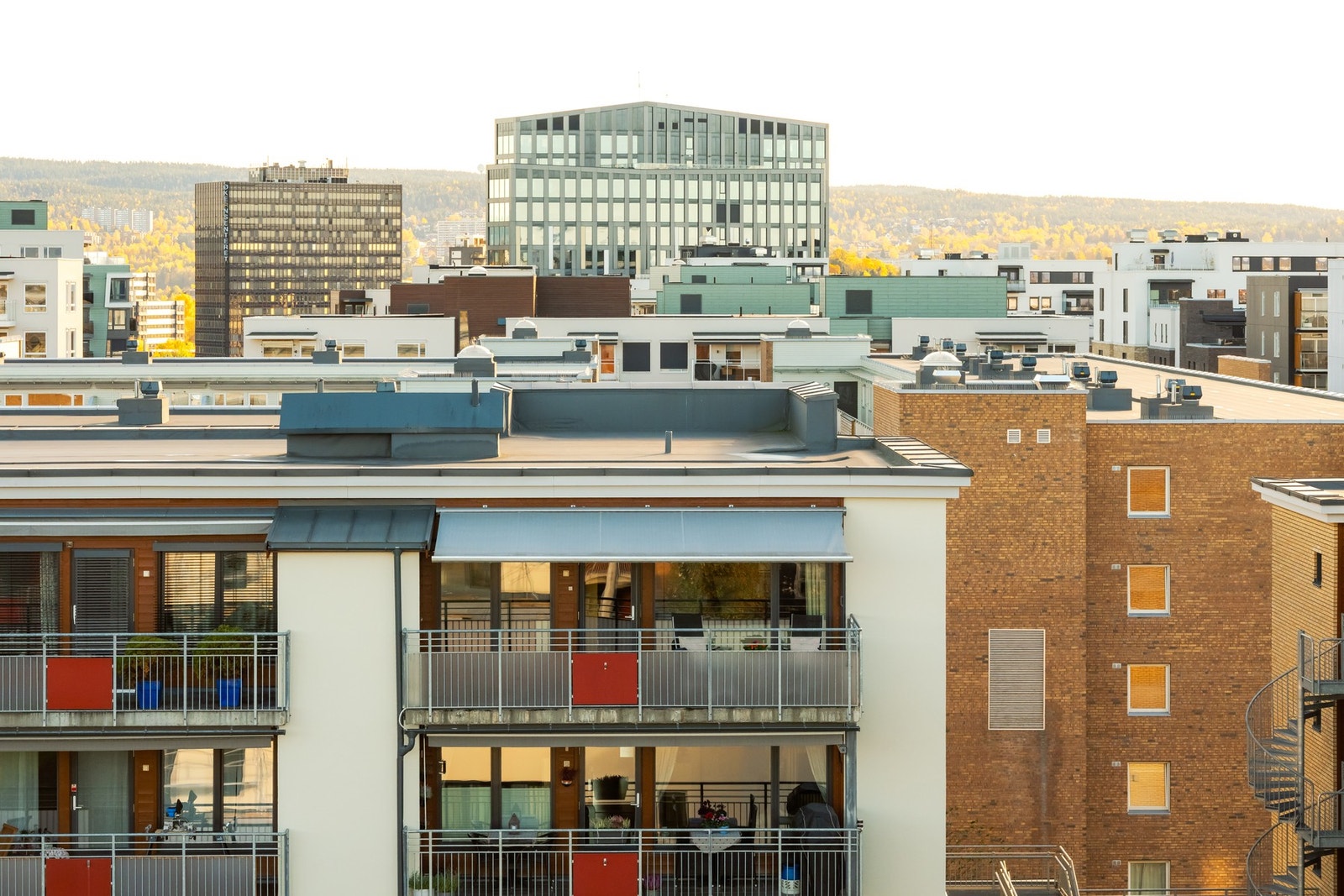 Fin intern beliggenhet på toppen av bygget vendt mot fellesområdene. Galleribilde