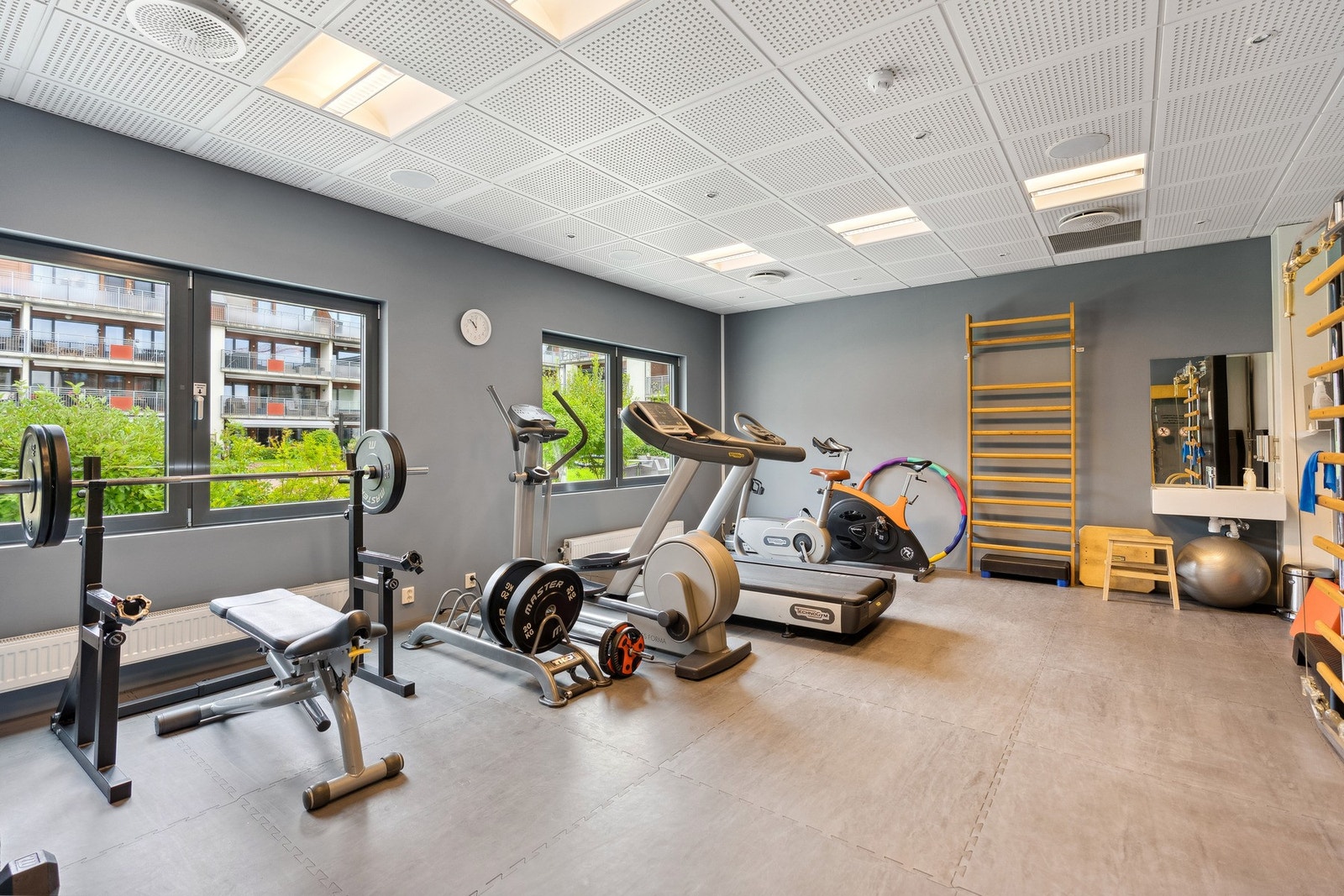 Treningsrom med moderne utstyr åpent kl. 06-24. Galleribilde