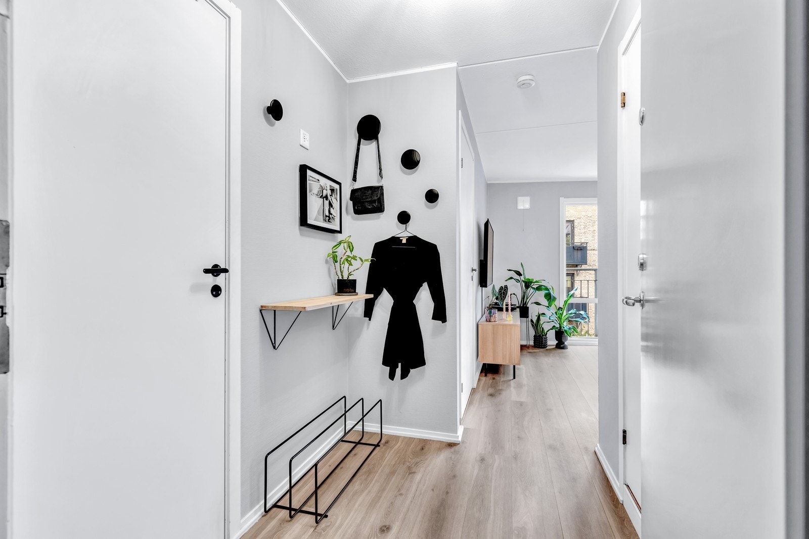 Entré med direkte adkomst til innvendig bod. Galleribilde