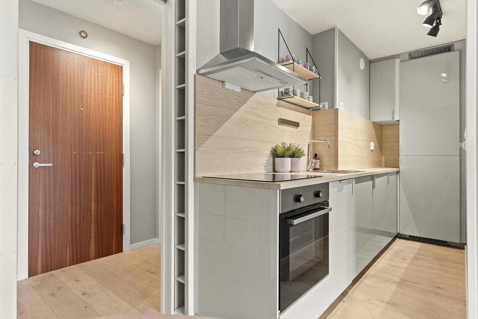 Her er det smarte oppbevaringsløsninger som utnytter plassen effektivt. Galleribilde