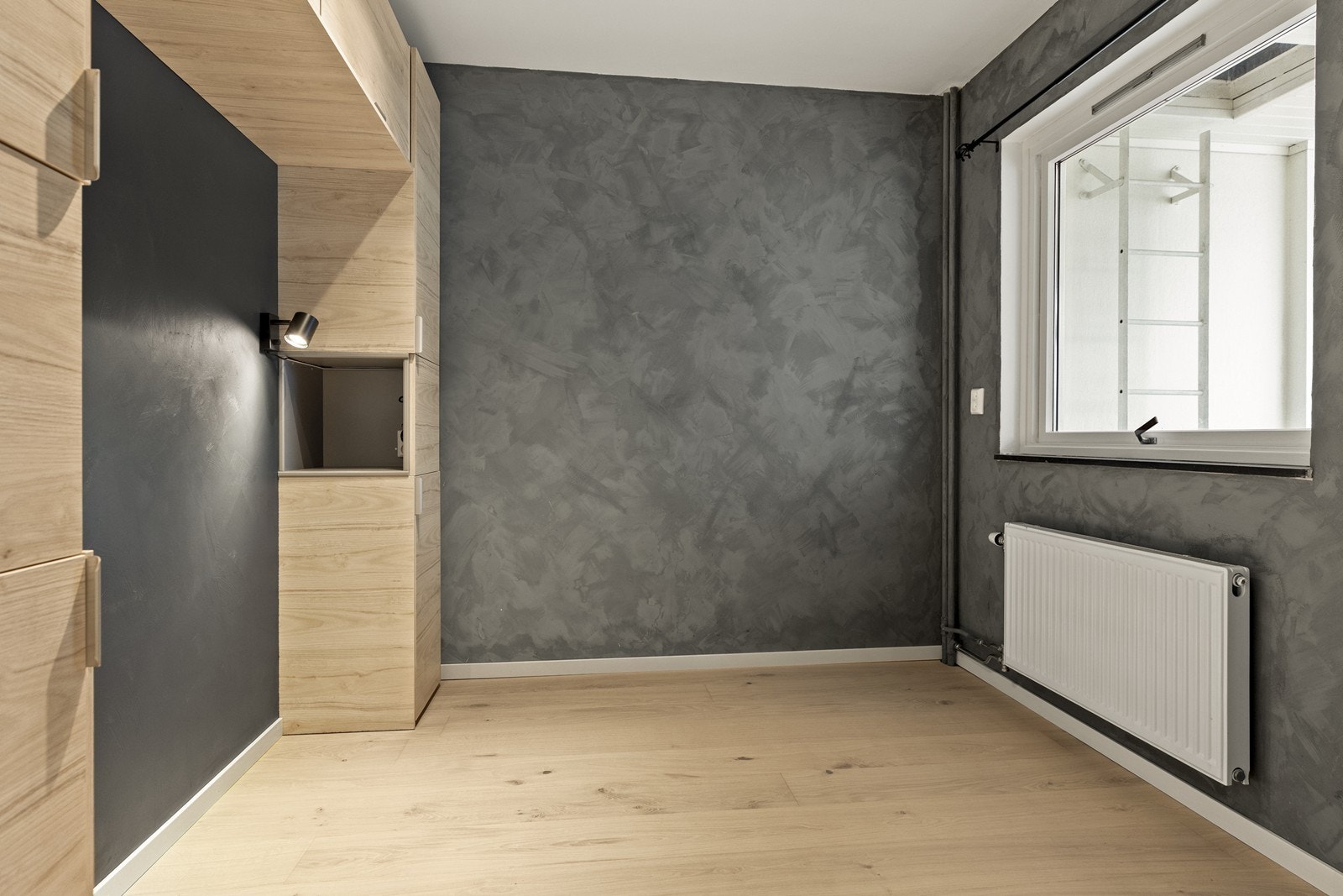 Vegger med kalkmaling gir en taktil og moderne overflate. Galleribilde