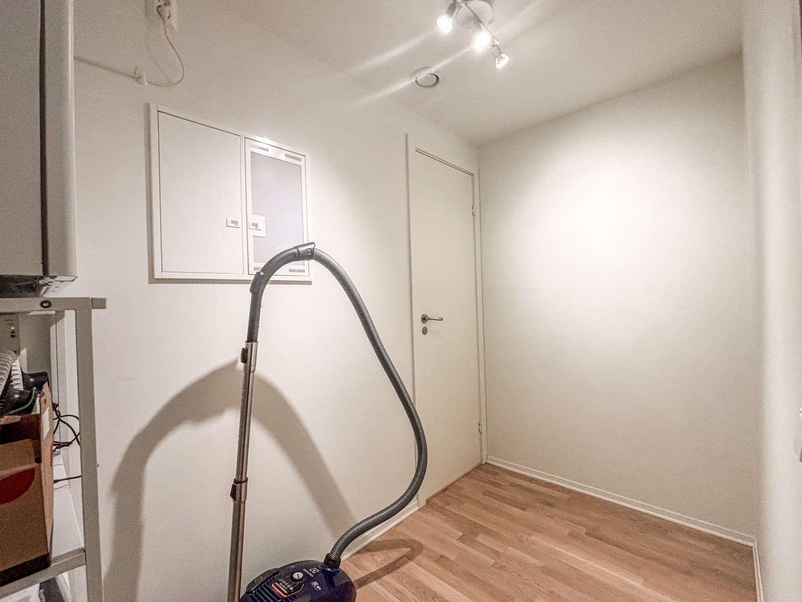 Innvendig bod. Galleribilde