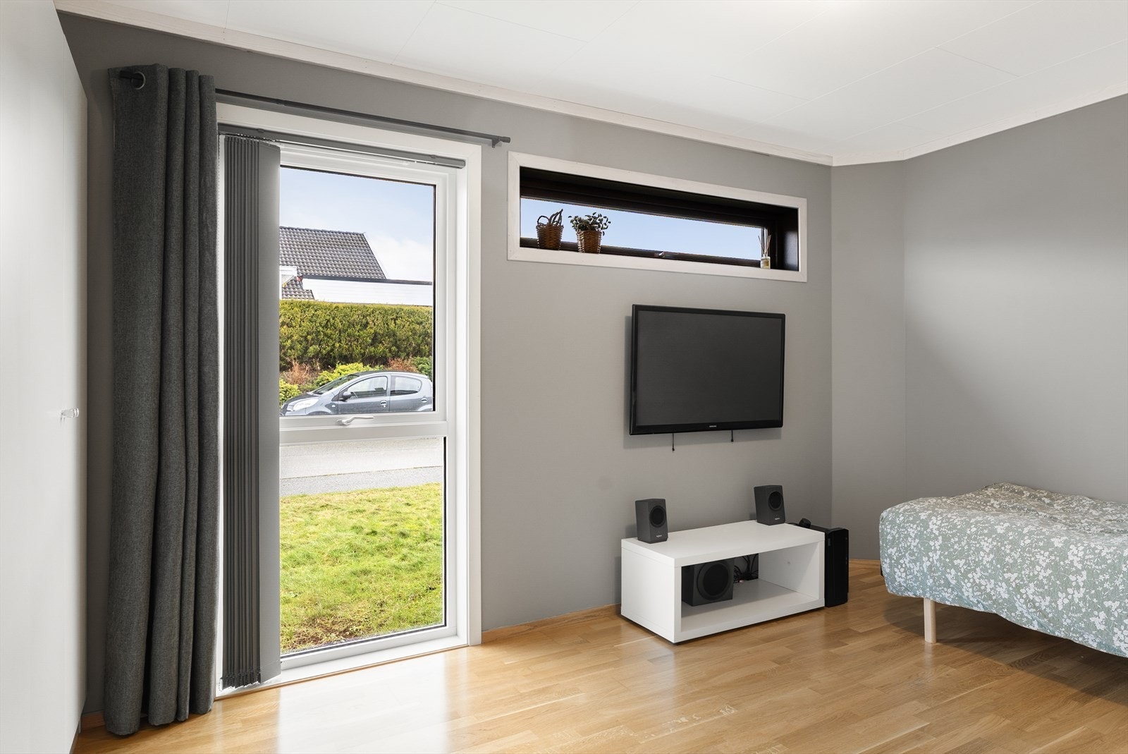 Begge soverommene i 1. etasje ble sist malt i 2024 Galleribilde