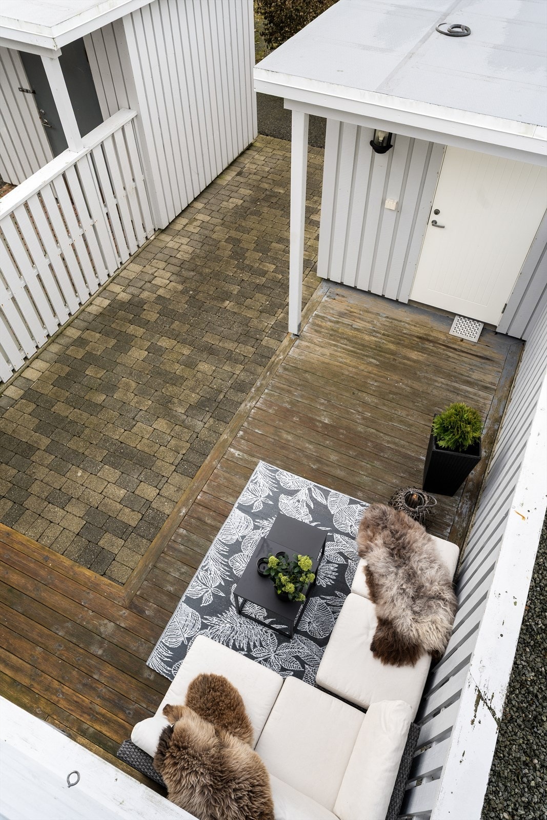 Ved terrassen på bakkeplan er det også tilgang til utvendig bod med gode lagringsmuligheter Galleribilde