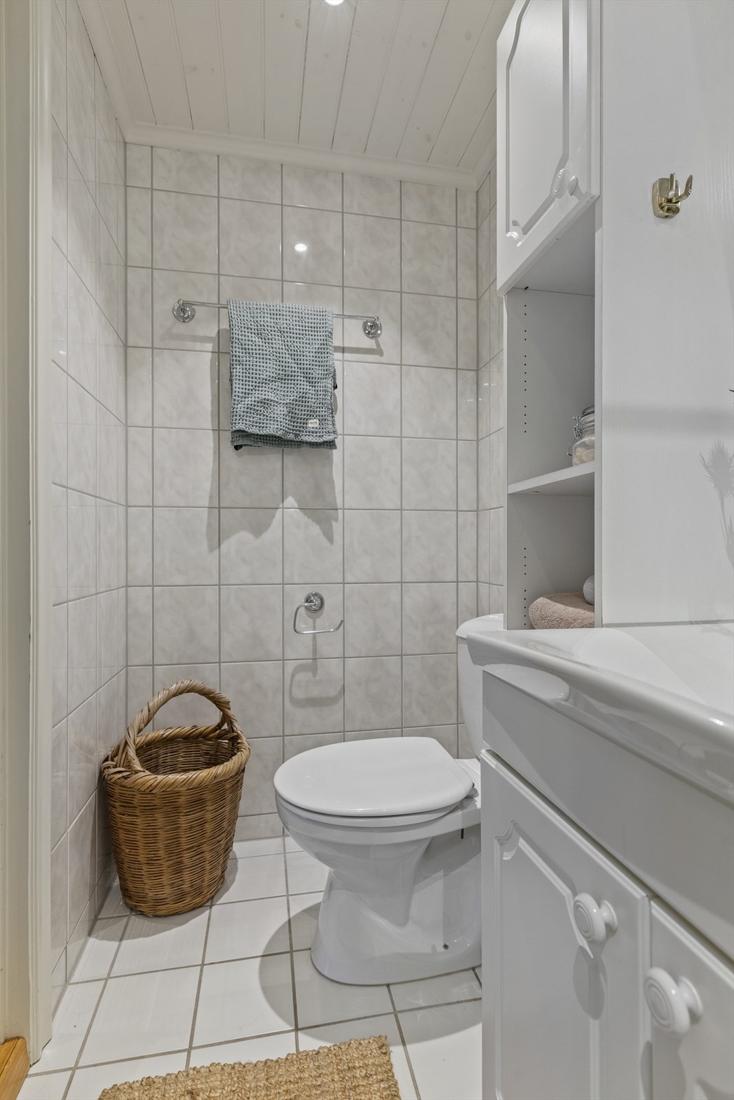 Støpt og flislagt gulv med elektriske varmekabler Galleribilde