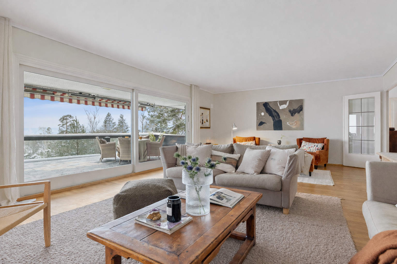 Skyvedør ut til den store terrassen Galleribilde