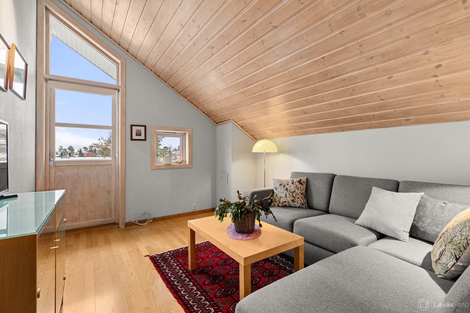 Det ene soverommet i andre etasje har utgang til en egen balkong. Galleribilde