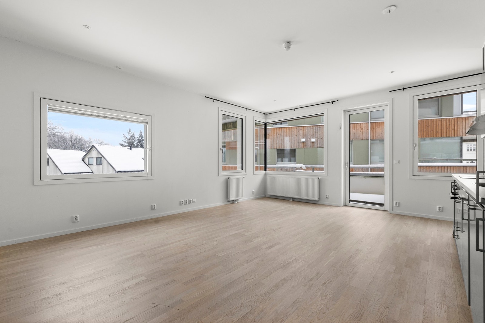 Naturlig lys og utsyn fra flere vinkler gjør det ekstra hyggelig Galleribilde