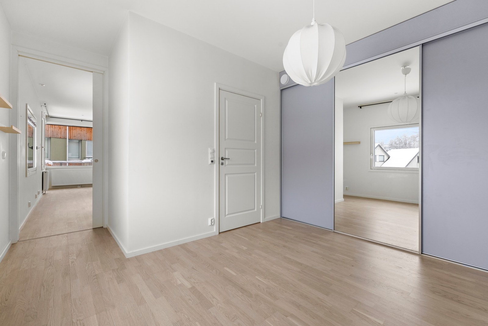 Tilgang til eget bad/wc fra soverommet som gir en "suite" følelse Galleribilde